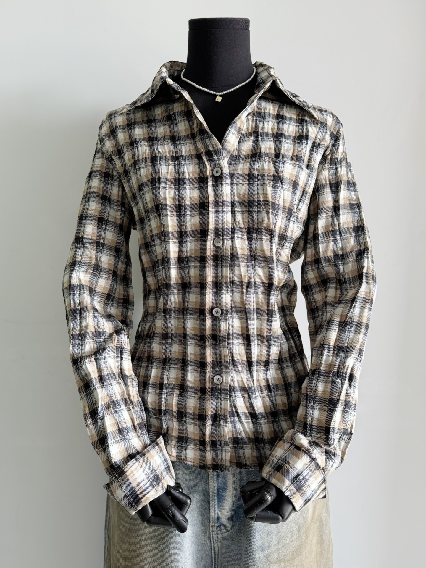 NO:481576,The finale of this month's pleated shirt is so difficult to buy. You can bring pictures to ask the cabinet. Thank you, my god Sa got YB!! I only realized that it is so heavy and special. In addition to the details of the pleated, there are also special shoulder pads on the back. The upper body beautifies the head and shoulders more three-dimensional than the shoulder line. If you can only buy one shirt, it is it, shirts, alexander wang19860909本月压轴之作褶皱衬衫 有多难买你们可以带图问问柜子 感恩我的神仙Sa搞到了YB !! 到手才知道如此重工又特别 除了褶皱的细节之外 后背还有特别加固垫肩 上身美化头肩比/肩线更加立体 如果只能入手一件衬衫那就是它了,,shirts,alexander wang,Women's clothing