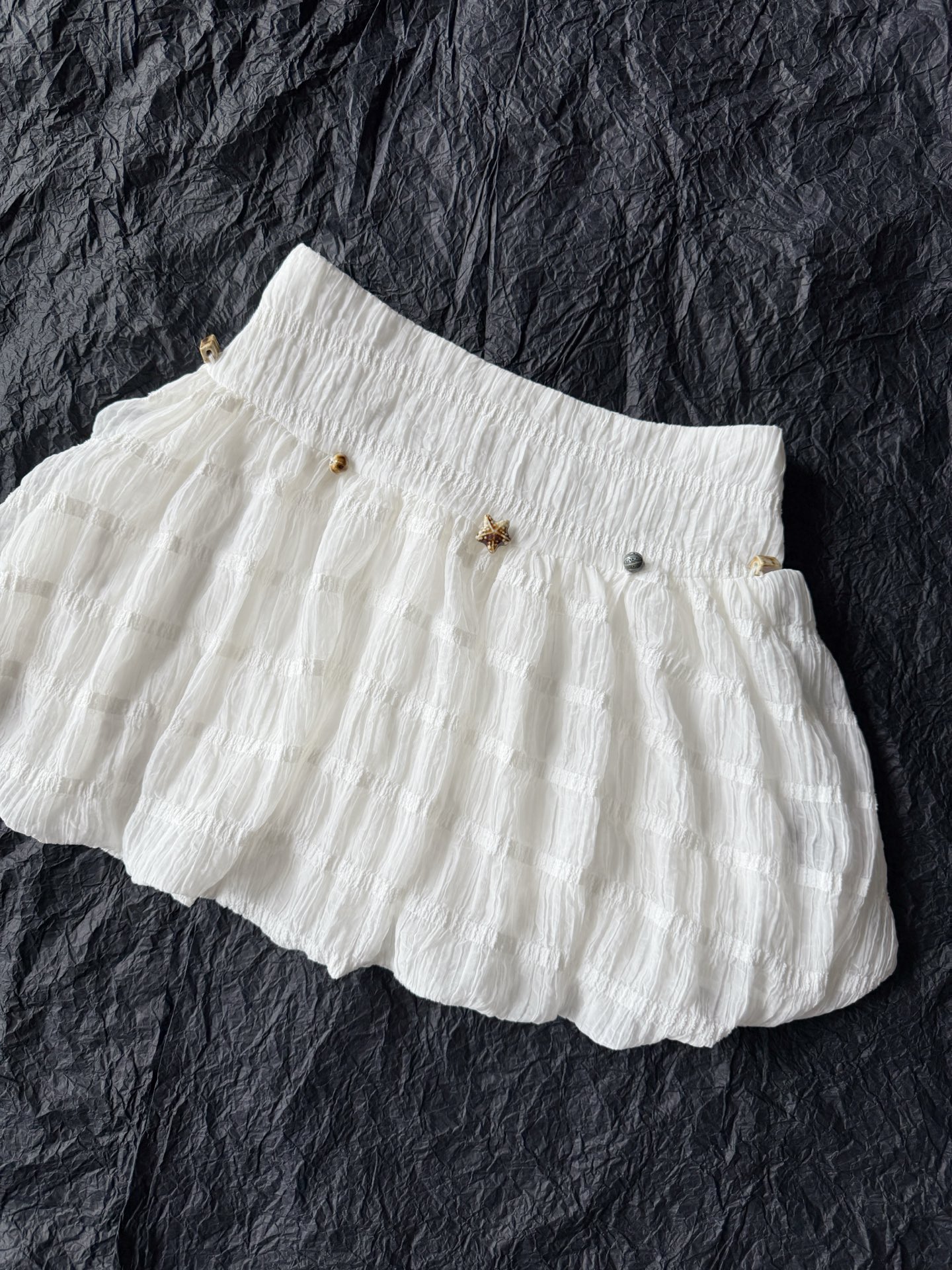 NO:481546,YANAG25ss first choice, starfish skirt full of summer atmosphere, I can't help but want to go on vacation in South France. Customer-supplied pleated fabrics in Yuan Factory, rich layers and fluffy, imported small starfish shell accessories, pure hand-sewn, full of details, choose white for daily wear/pink for vacation,, skirts, alexander wang19860909YANAG25ss搭配首选 夏季氛围感满满的海星半裙 已经忍不住想去南法度假了 客供yuan厂褶皱面料 层次丰富蓬松度也刚刚好 进口小海星贝壳配饰 纯手工缝制,细节感十足 日常穿选白色/出游度假选粉色,,skirts,alexander wang,Women's clothing