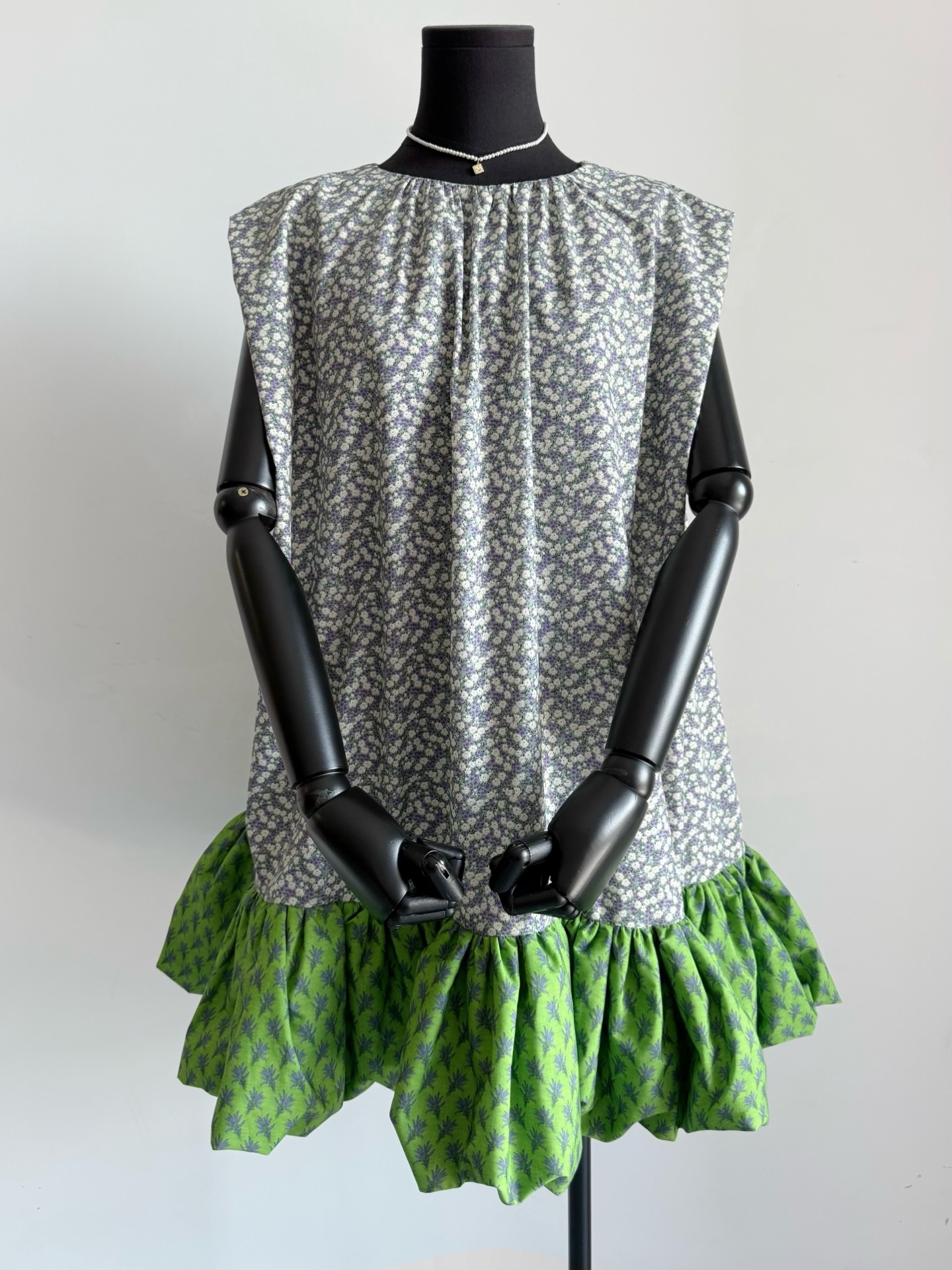 NO:466229,A good aesthetic splicing vest that is not easy to wear the same clothes. A small person is more perfect as a dress. ~~ Yoooy's design has always been stable. The atmosphere of the South French holiday style is broken/two colors. My exclusive mold-made fabric is light and breathable and upright. The material for silhouette cutting is huge. It is not inferior to the workmanship and cost of the da brand. I recommend you to try it boldly, skirts, alexander wang19860909不易撞衫的好审美拼接背心 小个子直接当连衣裙get更完美 ~~ Yoooy的设计一直很稳 南法度假风氛围感碎花/两种配色 我家独家开模定制的面料 轻薄透气又有挺拔感 廓形剪裁用料极大 一点也不输da牌做工和成本 推荐各位大胆尝试,,skirts,alexander wang,Women's clothing