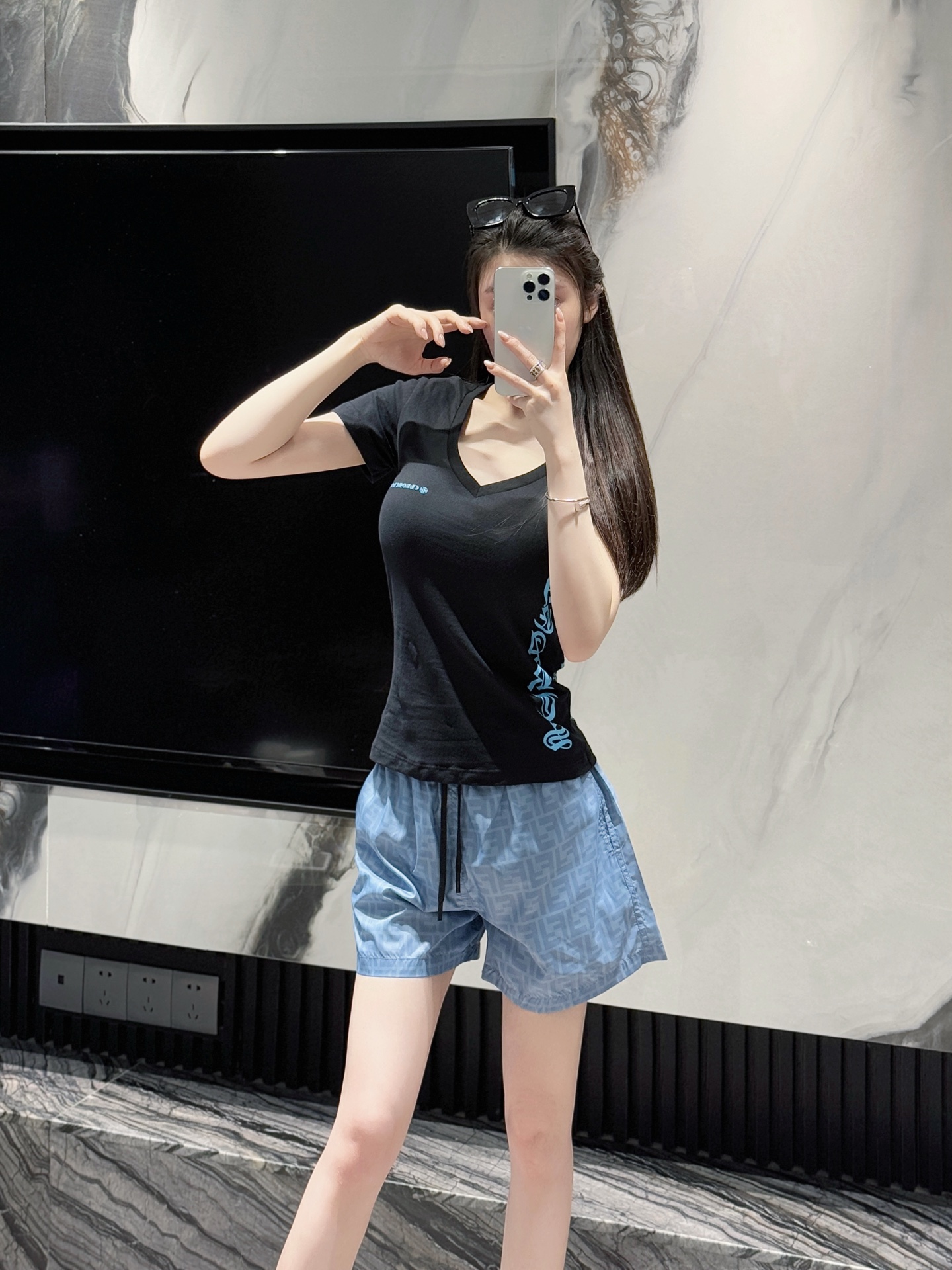 NO:471079,My own model looks with FF presbyopia shorts, shorts, alexander wang19860909自家模特look 搭配FF老花短裤,,shorts,alexander wang,Women's clothing