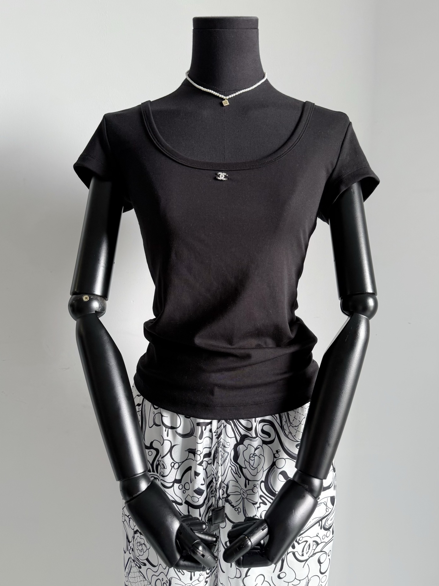 NO:466174,I was moved in a moment. I haven't met the tee I like so much for a long time!! Who knows the gold content of this hollow lace design, the right skin exposure, simple, atmospheric and design sense, the whole person is shining as soon as the upper body ~~ Pure cotton elastic fabric absorbs moisture and sweats. I buy one piece smart and stock up on one piece. I can only feel safe when I wear it, alexander wang19860909心动就在一瞬间 好久不遇到如此喜欢的tee !! 谁懂这个镂空蕾丝设计含金量 恰到好处的露肤度 简约大气又有设计感 一上身整个人都在发光 ~~ 纯棉质弹力面料吸湿排汗 聪明的买一件囤一件 换着穿才有安全感,,alexander wang,Women's clothing