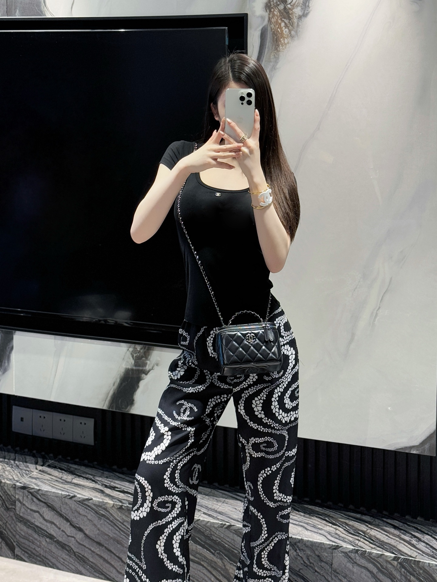 NO:466181,Paired with cc printed casual pants, the whole set is very elegant, alexander wang19860909搭配cc印花休闲裤 整套气质好绝,,alexander wang,Women's clothing