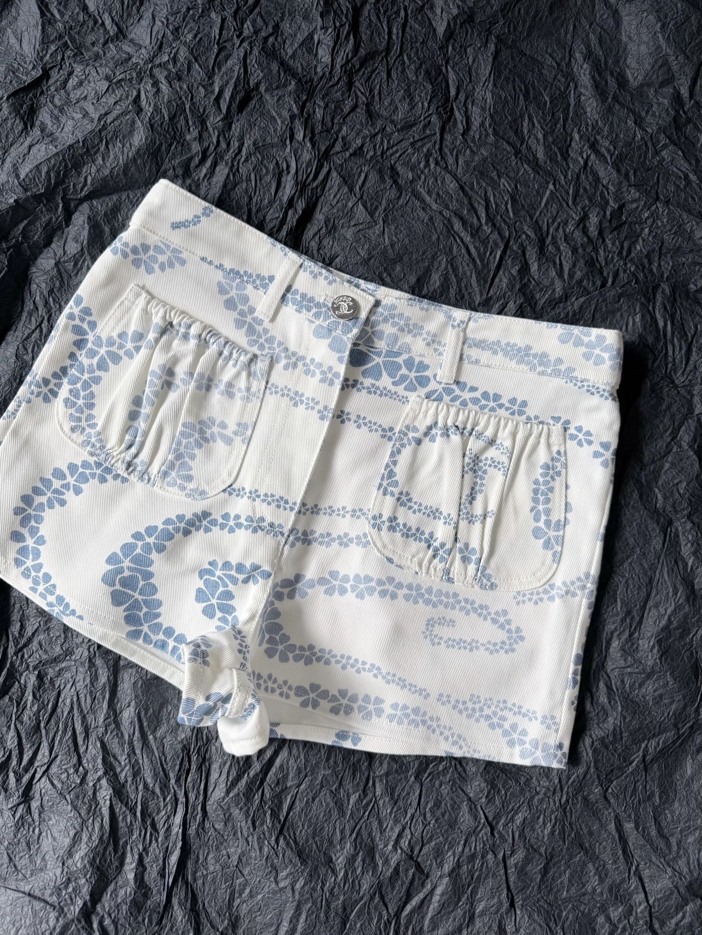 NO:497853,The top quality coco beace must-have for this printed shorts. It can be matched with all the fragrance tops. The style and color are not afraid of comparisons!! Select high-quality imported denim cotton, three-dimensional tailoring, beautify the legs and the long legs without P. The hardware details are restored. Blue/pink/gray. The three colors cannot resist. The feeling is full of security when changing. Shorts, alexander wang19860909无需多言的顶级品质 coco beace必收这条印花短裤 可搭配一切的香上衣 版型,色调不惧怕各路对比 !! 甄选高质感进口牛仔棉,立体剪裁 美化腿部比例大长腿不用P 五金小细节都还原 兰色/粉色/灰色 三色都无法抗拒感觉都入 换着穿安全感十足,,shorts,alexander wang,Women's clothing