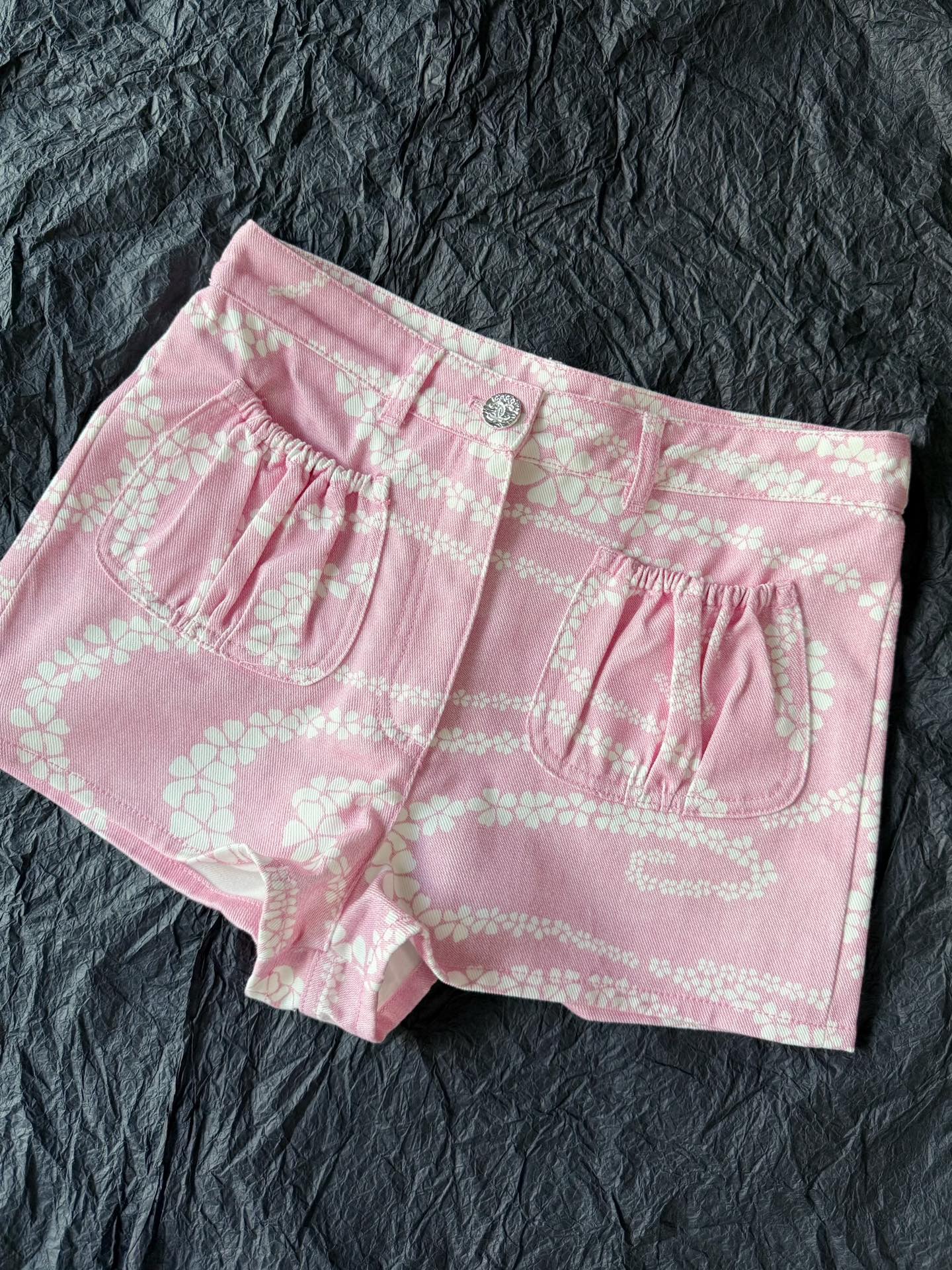 NO:497862,The top quality coco beace must-have for this printed shorts. It can be matched with all the fragrance tops. The style and color are not afraid of comparisons!! Select high-quality imported denim cotton, three-dimensional tailoring, beautify the legs and the long legs without P. The hardware details are restored. Blue/pink/gray. The three colors cannot resist. The feeling is full of security when changing. Shorts, alexander wang19860909无需多言的顶级品质 coco beace必收这条印花短裤 可搭配一切的香上衣 版型,色调不惧怕各路对比 !! 甄选高质感进口牛仔棉,立体剪裁 美化腿部比例大长腿不用P 五金小细节都还原 兰色/粉色/灰色 三色都无法抗拒感觉都入 换着穿安全感十足,,shorts,alexander wang,Women's clothing