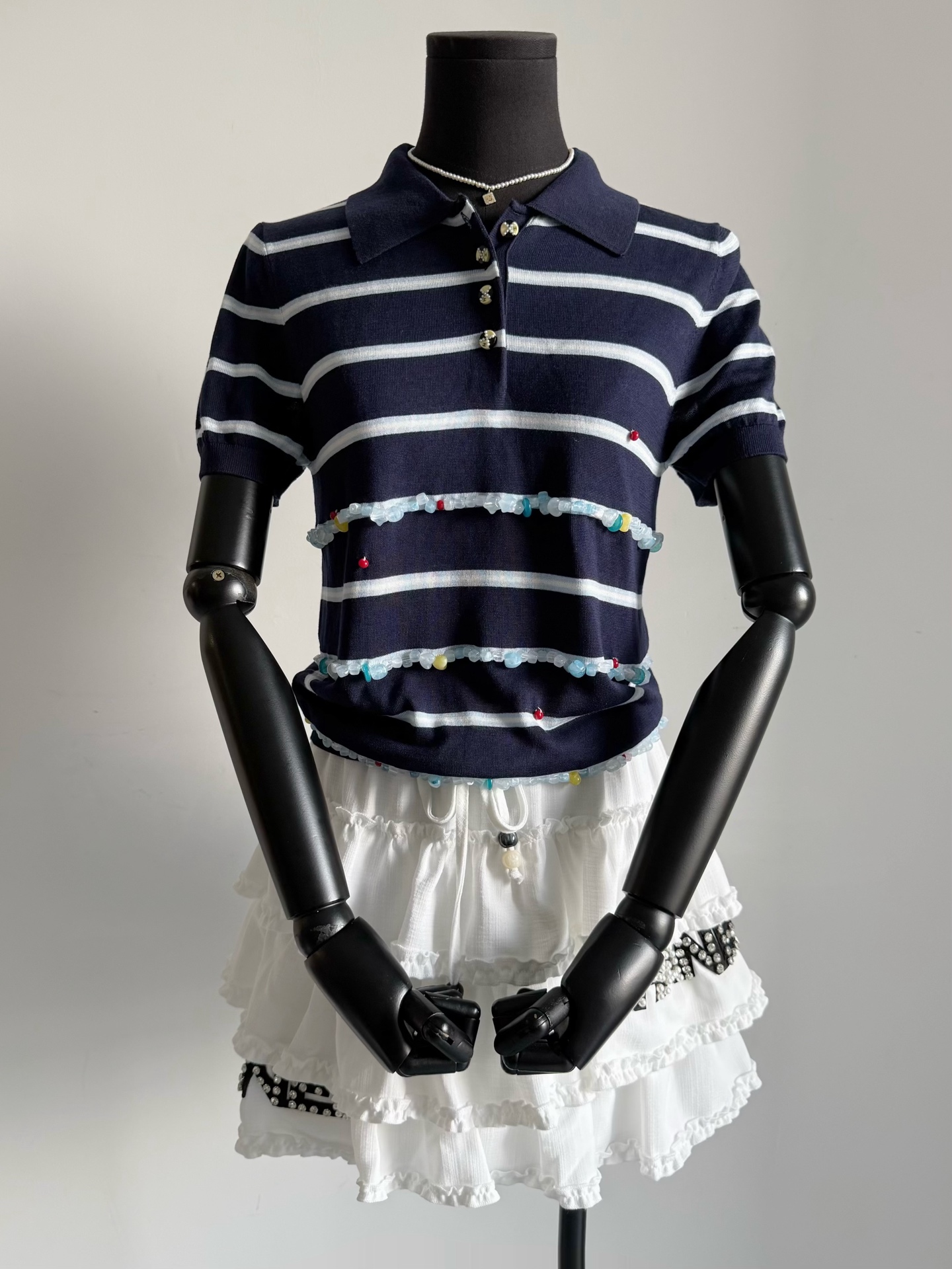 NO:497844,Exclusive good products are being updated continuously. Whoever wears the retro fragrance of vintage loves it ~ Definitely weaving and dyeing deep blue extremely fine cashmere wool. It is skin-friendly and breathable after washing. It is breathable and sweaty when worn in summer. Contrast color stripes hand-sewn color beads. The medieval buttons include the neckline. At first glance, it is an essence., alexander wang19860909独家好货持续更新中 vintage复古香谁穿谁爱 ~ 定织定染深藏蓝极细羊绒毛料 柔软洗水之后亲肤透气 夏天穿着透气不闷汗 撞色条纹手缝彩色串珠 包括领口的中古扣子 乍看平凡细看都是精髓的一件,,alexander wang,Women's clothing