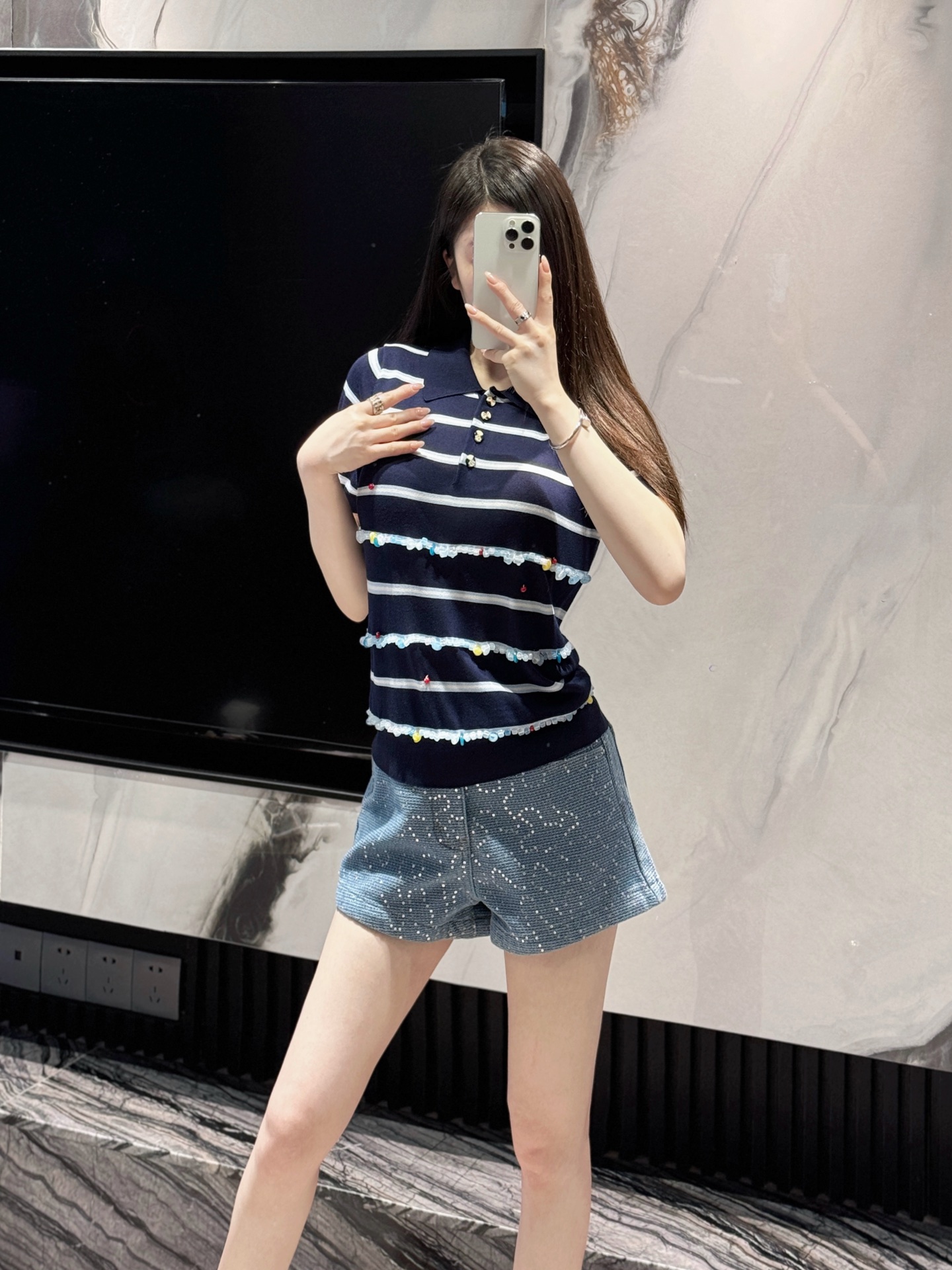 NO:497849,My own model look with cc hot diamond jeans shorts, shorts, alexander wang19860909自家模特look 搭配cc烫钻牛仔短裤,,shorts,alexander wang,Women's clothing