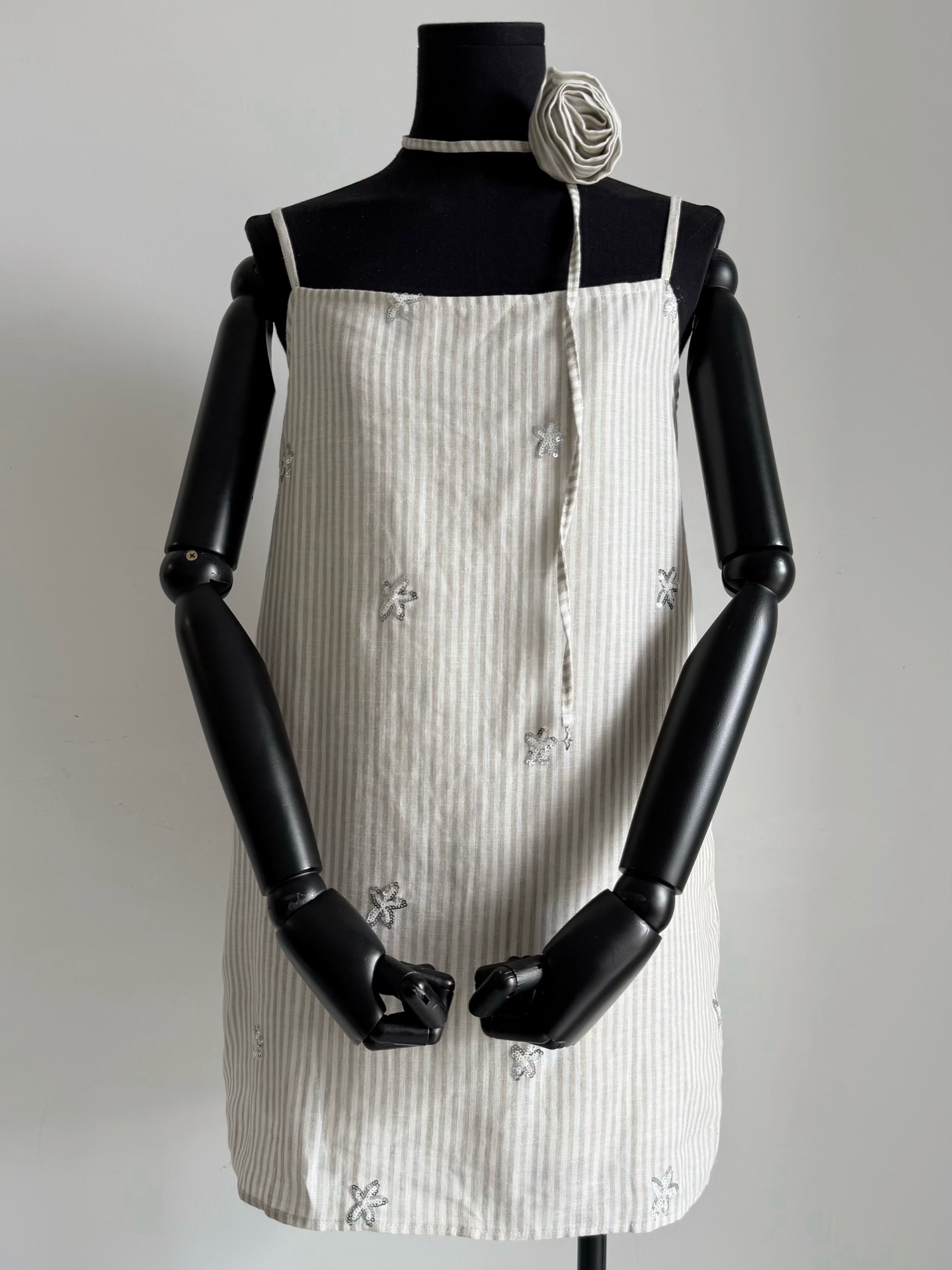 NO:477107,A real photo of a single vest. A small person can be used as a skirt. A variety of ways to wear it can be used at will. Skirts, alexander wang19860909单独背心实拍图 小个子可直接当裙子get 多种穿法任意驾驭,,skirts,alexander wang,Women's clothing