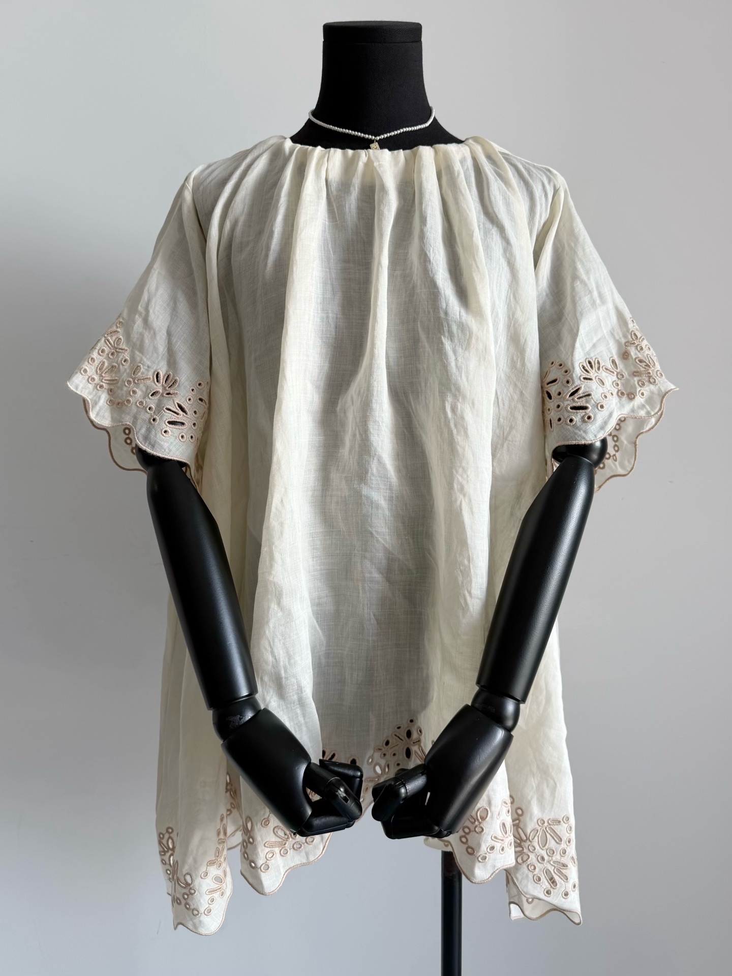 NO:481556,Scarce and good products are profitable!! Nice aesthetic ramie shirts, whether in fabric or design, are rare products in the industry. Zhang Ruonan's private clothes are limited. You can wear them directly or with a belt. The loose style is not limited, and there is no requirement for the figure. A small person can be used as a tee group or paired with jeans. It gives people a very good aesthetic feeling, jeans, shirts, alexander wang19860909稀缺好货买到就是赚到 !! 好审美小众款苎麻衬衫 不管是面料还是设计 都是行业内可遇不可求的精品 章若楠私服限定 可直接单穿,也可以搭配腰带 宽松版型不设限,对身材无要求 小个子可当tee群或者搭配牛仔裤 随意驾驭都给人审美极好的感觉,,jeans,shirts,alexander wang,Women's clothing