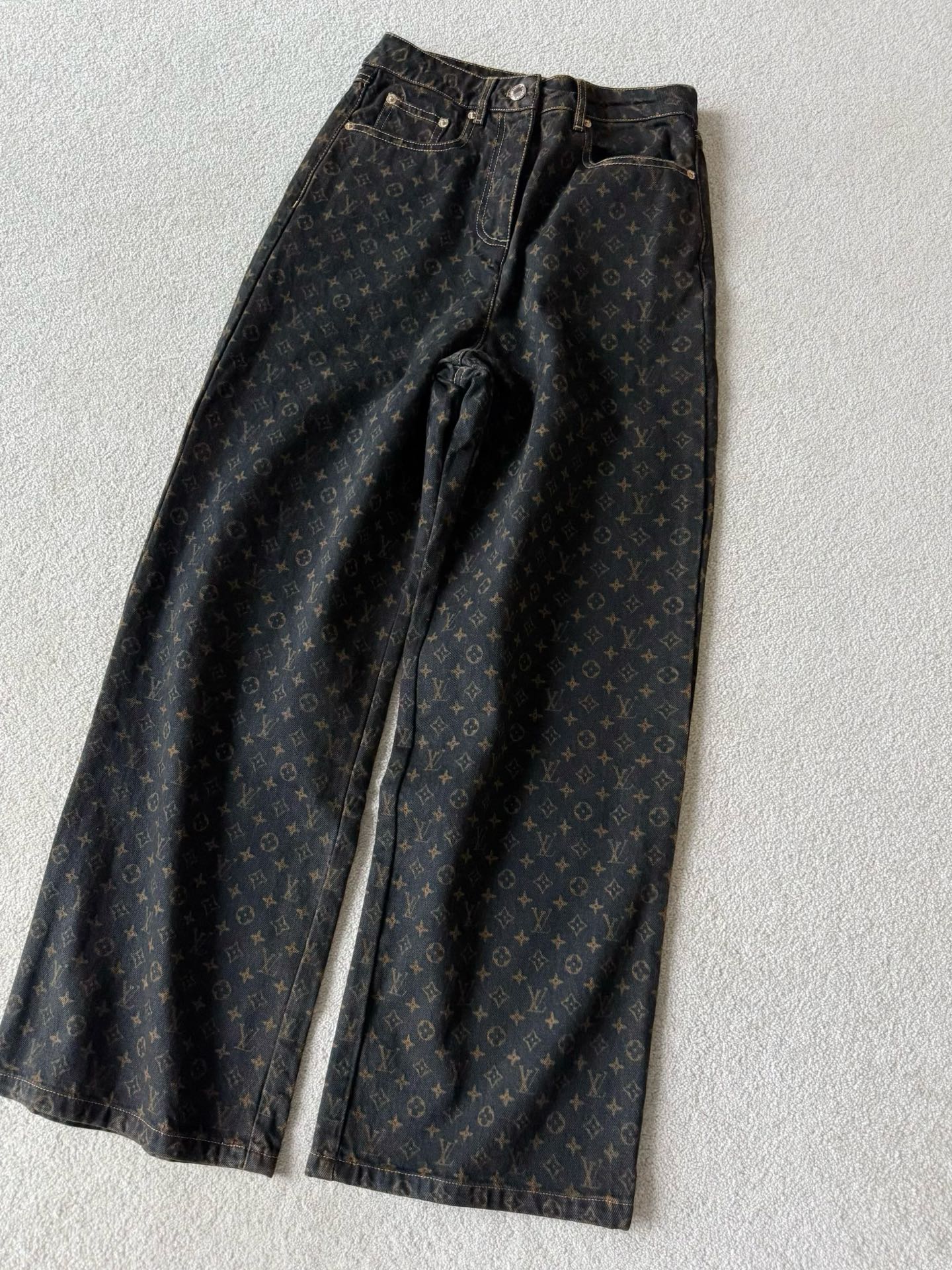 NO:496021,Limited presbyopia series are all purchased!! I’ll see my real photos without taking detours. I’ll beat all the different versions on the market. yb custom presbyopia fabric took one and a half months to finely adjust the saturation and texture details. The layered presbyopia color matching is aging. Hardware is also full of texture. Straight-tube medium and high waists do not pick on the figure. The matching vest dress will also be available., skirts, alexander wang19860909限定款老花系列都有买入 !! 认准我家实拍不走弯路 吊打市面各种版本参差不齐 yb定制老花面料历时一个半月 精细调整饱和度和纹理细节 富有层次感的老花配色做旧感 五金也是质感满满 直筒中高腰不挑身材 配套的背心连衣裙也会出,,skirts,alexander wang,Women's clothing