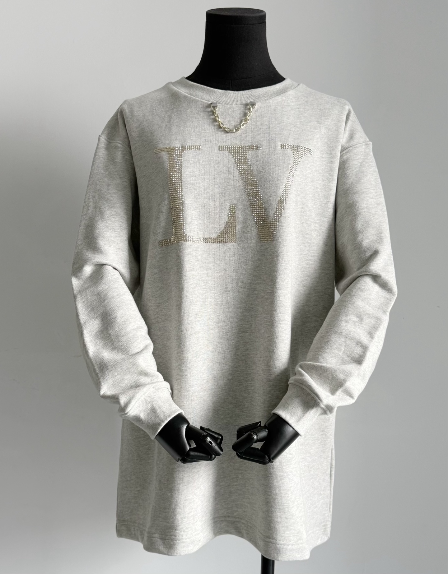 NO:494513,I bought all SS hot diamond sweatshirt series. Each one insists on yb development, so you can rest assured. Be the first to release a round-neck long sweatshirt. A small person can be worn as a skirt. Loose shoulders, loose and lazy. The super fine hot diamond crafts on the chest are comparable to pressure-free. The essence is custom-made floral gray coil fabric. The threads are also customized, soft and not stiff. I can see that my real photos are in place., hoodie, sweatshirts, skirts, alexander wang19860909SS烫钻卫衣系列都买了 每一款坚持yb开发,可以放心 率先发布圆领长款卫衣 小个子可以当裙子穿的一件 宽松落肩,松弛慵懒 胸前超精细的烫钻工艺媲美无压力 精髓是定制花灰色线圈面料 螺纹也是定制,柔软不生硬 认准我家实拍一步到位,,hoodie,sweatshirts,skirts,alexander wang,Women's clothing