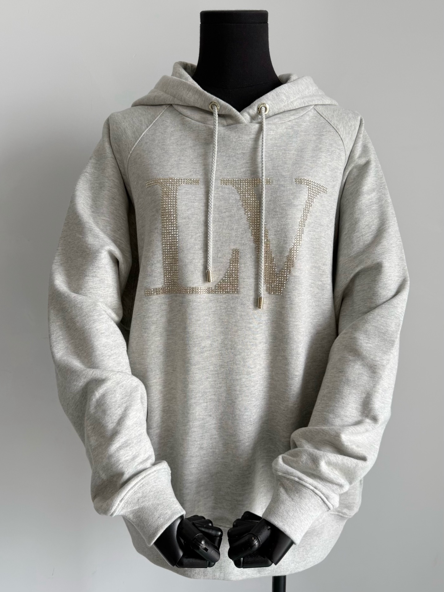 NO:494474,Loose hooded style details real photos This one is more suitable for boys to wear, lazy and fashionable. You can enlarge our hardware details. Adhere to yb development without any ambiguity. The cutting materials of the style are the same. A sweatshirt that can be shared with the family. The top quality of the early autumn is fully coded in stock., hoodie, sweatshirts, hats, alexander wang19860909宽松连帽款细节实拍图 这款更加适合男生穿,慵懒时髦 可以放大看我们的五金细节 坚持yb开发毫不含糊 包括版型的剪裁用料都是一致 可以和家属共享的一件卫衣 早秋顶级品质全码现货入库,,hoodie,sweatshirts,hats,alexander wang,Women's clothing