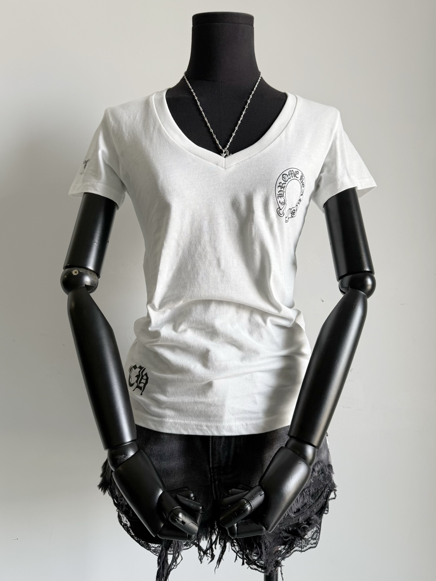 NO:471091,The entire series has been purchased and developed without any ambiguity. Even similar models need to be bought because the details are different ~~ Paris limited horseshoe string label is really not greasy, worth savoring. Ultra-thin pure cotton fabric is suitable for close body, slim and straight shoulder beautification ratio, Renren comic body figure, classic black and white colors are included in stock, alexander wang19860909全系列都有买入开发,毫不含糊 即使是相似的款也要买入 因为细节都是不一样的 ~~ 巴黎限定款马蹄串标 真的百看不腻,值得细细品味 超轻薄的纯棉面料适合贴身 修身正肩美化比例,人人漫画身材 经典黑白两色现货入,,alexander wang,Women's clothing