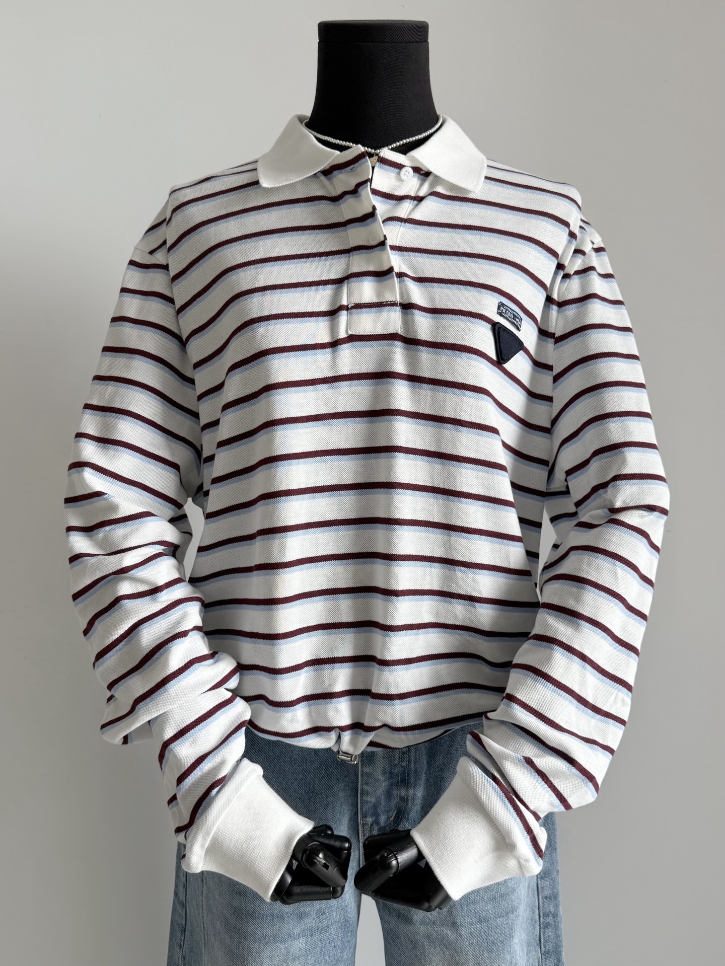 NO:495930,Ss' new season of striped polo shirts. The practical wardrobe has another daily base shirt. It seems simple but actually has many small details. The fixed-woven striped fabric is comfortable and breathable. It is also quite chill when it comes to sun protection in summer ~~ The hem drawstring can tighten the waist and beautify the proportions. This year's new small label logo. It's no problem to overtake it until early autumn., alexander wang19860909ss新一季的条纹polo衫 实穿主义衣橱又多了一件日常打底衫 看似简约实则很多小细节 定织条纹面料舒适透气 夏天当防晒也是相当chill ~~ 下摆抽绳可收腰,美化比例 今年zui新的小标签logo 轻松过度到初秋没问题,,alexander wang,Women's clothing