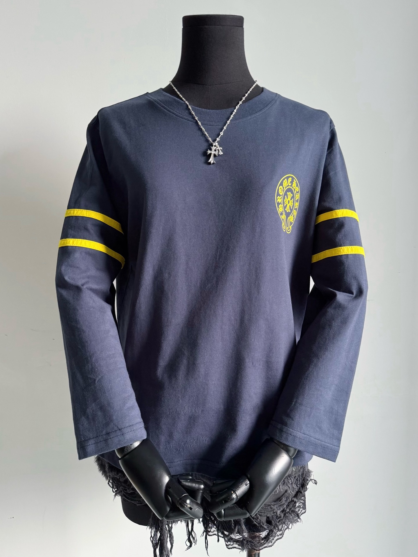 NO:473272,Although it is late, it is a 33-letter tee that is super easy to wear. The more you get the hotter you want to buy the right version. The pressure-free design is made. I still buy yb for you to disassemble one by one. Customized deep hidden blue/chicken yellow pure cotton fabric. Three-dimensional embroidered patchwork stripes. Many people on the market are printed at a glance. The prints and pattern are naturally familiar. I am not afraid of the same clothes when I buy my version because your quality has widened the gap, alexander wang19860909虽迟但到超好穿的33字母tee 越火越要买对版 制作起来无压力的设计 仍然买回yb给你们逐一拆解 定制深藏蓝/小鸡黄纯棉面料 立体刺绣拼布条纹 市面很多做的是印花一眼jia 印花和版型自然是驾轻就熟 入手我家的版本不怕撞衫 因为你的品质已经拉开一条街差距,,alexander wang,Women's clothing