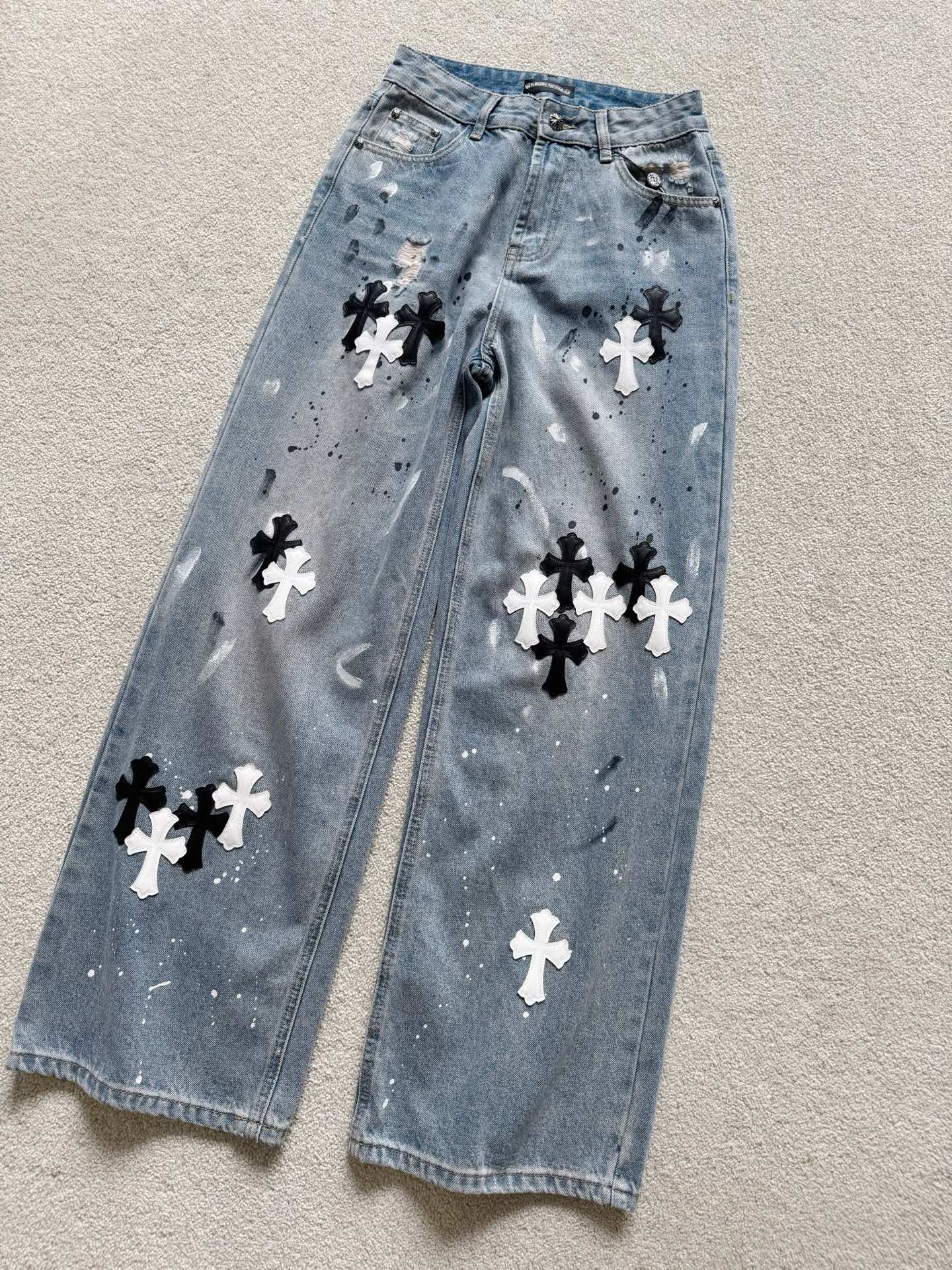 NO:494499,This month, it is profitable to buy magic pants. Everyone knows that Crow's mental pants have always been difficult to buy!! This one not only has genuine leather cross, but also has added environmentally friendly and fashionable elements. Soft washing water comfort is also chewy online. Straight-leg pants are not picky in the legs. It is easy to wear mid- and high waist to show long legs. The first batch of good goods are first come first served., chrome hearts, alexander wang19860909本月主推神裤买到就是赚到 都知道克罗心神裤一直都很难买 !! 这条不仅有真皮十字花 还特别添加了环保泼墨时髦元素 柔软洗水舒适度也嘎嘎在线 直筒裤型不挑腿型 中高腰好穿显腿长 首批好货入库先到先得.,,chrome hearts,alexander wang,Women's clothing