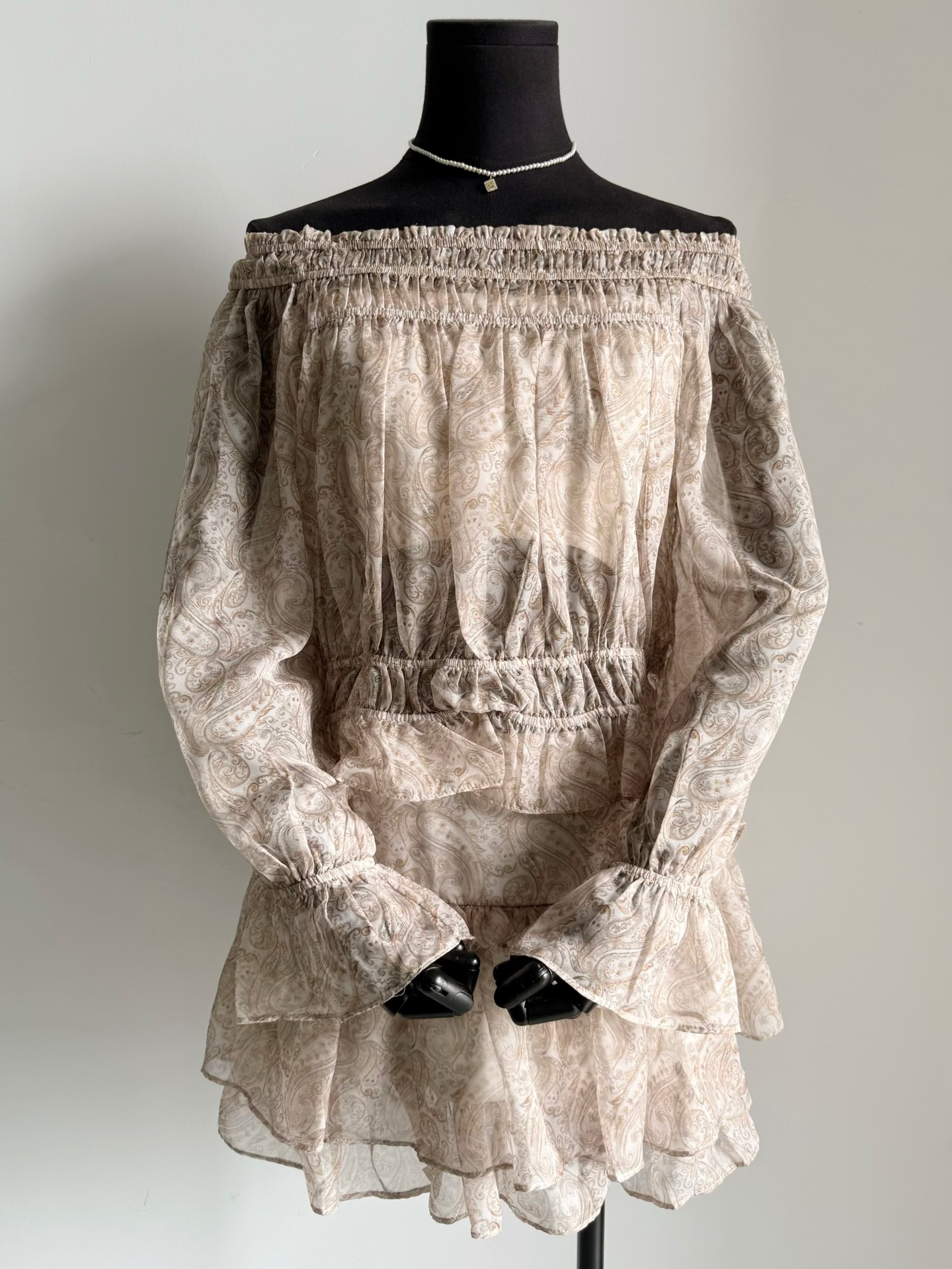 NO:500673,ODTD25aw is so beautiful. This series of floral items are carefully selected for you. Select a one-collar top + skirt. It is both daily and romantic and casual. It will never be covered by the bottom!! Custom floral fabric saturation reduction. The pleated top can be designed with a one-collar collar and oblique shoulders. The pleated skirt is made of double-layered to prevent exposure. The inner line can withstand the test of a magnifying glass. It is recommended to have a set of packing/alone matching, and it is still beautiful., skirts, alexander wang19860909ODTD25aw美疯了 这一系列碎花单品给你们精挑细选 甄选一字领上衣+半裙 是既日常又浪漫休闲的 绝不压箱底 !! 定制碎花面料饱和度还原 上衣褶皱设计可以一字领可斜肩 百褶半裙双层制作防走光 内里走线经得起放大镜考验. 推荐一套收/单独配也照样美丽,,skirts,alexander wang,Women's clothing