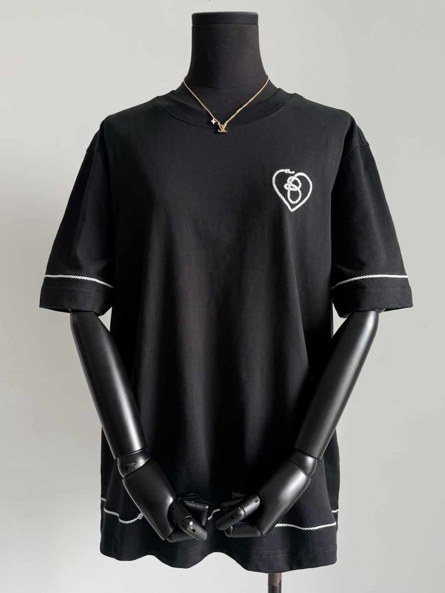 NO:502504,Bbr must-have tee this autumn and winter. Original 3. If you buy it, you can save money by closing your eyes!! There are many pictures on the market. They are made with prints at a glance. In fact, they are customized matte embroidery fine embroidery. The 'B' embroidery on the chest. The classic bbr letter embroidery behind you. The texture of old money is filled with the most expensive. Recommended one piece with each family. Alexander wang19860909bbr今年秋冬必收的一件tee 原3,购入你们闭眼收就省钱 !! 市面不少看图打版 前后都做的是印花一眼jia 实则是定制哑光绣线精细刺绣 胸前爱心“B”刺绣 身后经典的bbr字母刺绣 真正的老钱质感拉满谁穿谁贵 推荐和家属一人一件,,alexander wang,Women's clothing