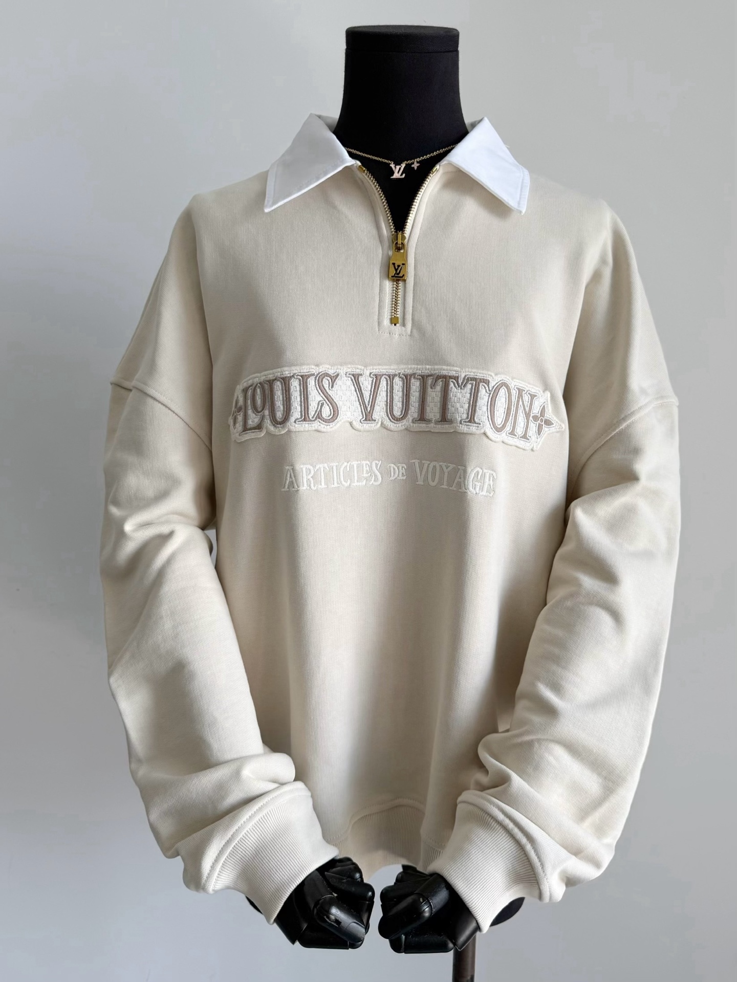 NO:494527,The half-zipper sweatshirt you can earn when you buy it. The first one for men’s early autumn clothes for 1V is also one I really love in private!! The teenager polo zipper design, rice and apricot color warm color coil fabric, comfortable and comfortable, unrestrained when worn, imported machine embroidery from the front and back, customized matte embroidery thread is high-end and durable. It is worth it whether you wear it yourself or for your family, hoodie, sweatshirts, alexander wang19860909买到即是赚到的半拉链卫衣 1V早秋男装入手的第一件 也是真的私下非常爱的一件 !! 颇有少年感的polo拉链设计 米杏色暖色调线圈面料 舒适自在,任意穿着都无拘无束 前后进口机器刺绣 定制哑光绣线高级耐看 不论是自己穿,还是给家属都很值,,hoodie,sweatshirts,alexander wang,Women's clothing