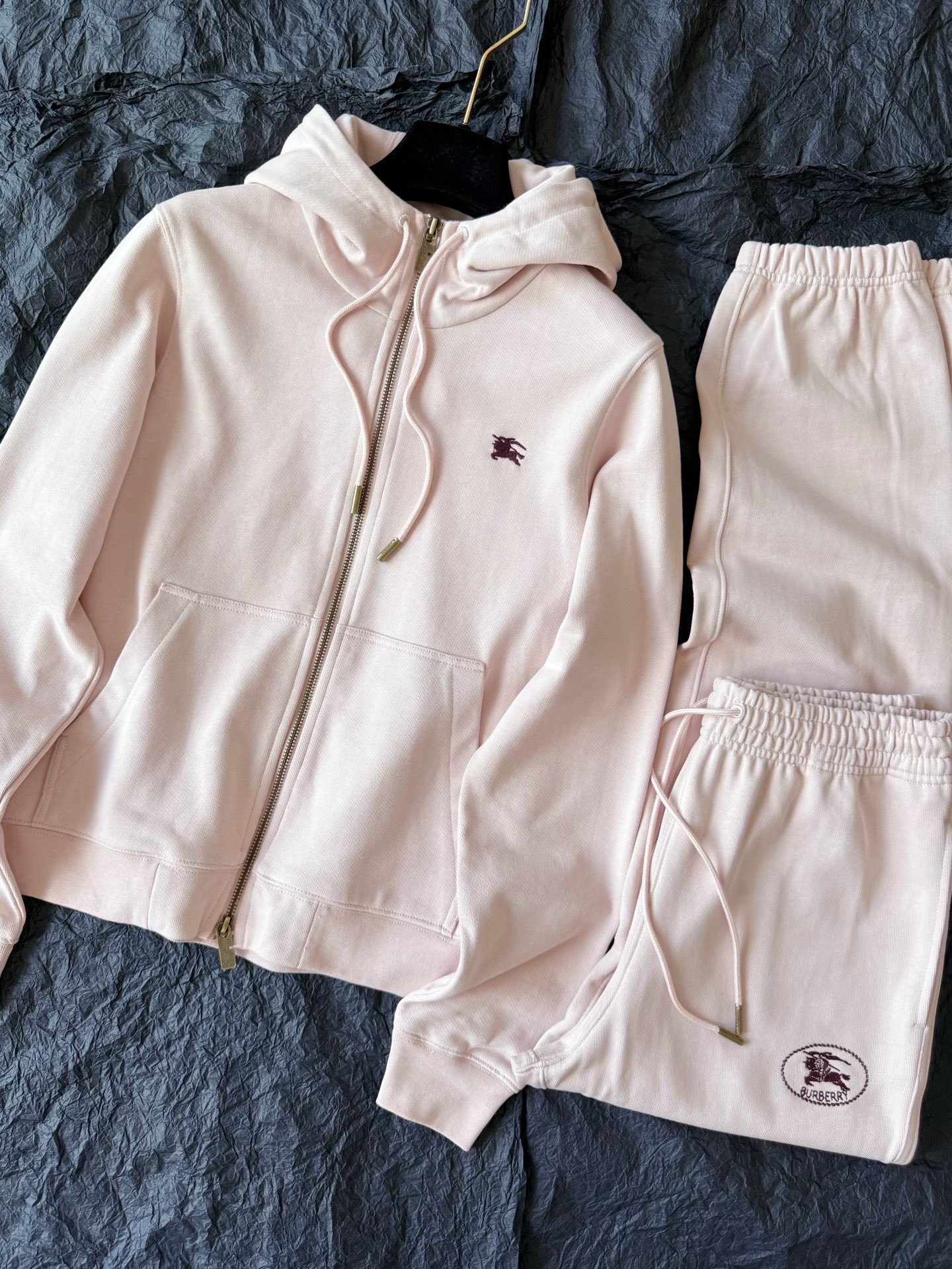NO:499149,Real photos of matching hoodies. Very inclusive for all body shapes. Elastic waist and elastic coil fabric. You can do it in daily life. Alexander wang19860909配套卫裤实拍图 对各种身材包容性极强 弹力腰加富有弹力的线圈面料 不论日常外出/运动都可,,alexander wang,Women's clothing