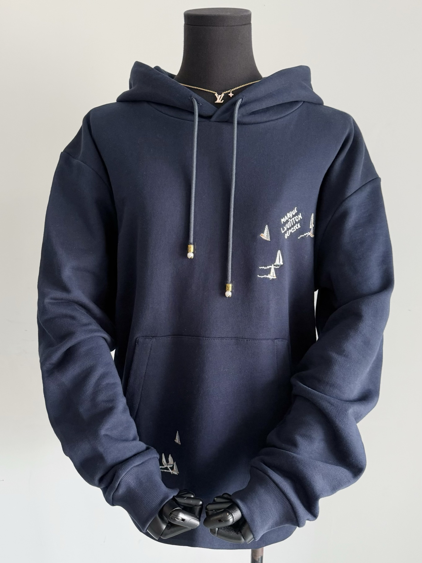 NO:504053,A sweatshirt can be so heavy-working and heart-warming. My boys and customers are blessed!! You can buy a series that saves money by buying a machine with a lot of money to complete the entire embroidery. Countless embroidery colors need to be customized. Computer flat machine accurately depicts the position of each small sailboat. The shoulder-length style does not pick the figure. One piece that can be shared with the family. Early autumn style is the best time to buy it now., hoodie, sweatshirts, alexander wang19860909一件卫衣也能如此重工走心 我家男生顾客们有福了 !! 闭眼入手都是省钱的系列 重金购入机器完成整件刺绣 不计其数的绣线颜色都要定制 电脑横机精确刻画每一个小帆船位置 落肩宽松版型不挑身材 可以和家属共享的一件 早秋款现在入手是最好的时机,,hoodie,sweatshirts,alexander wang,Women's clothing