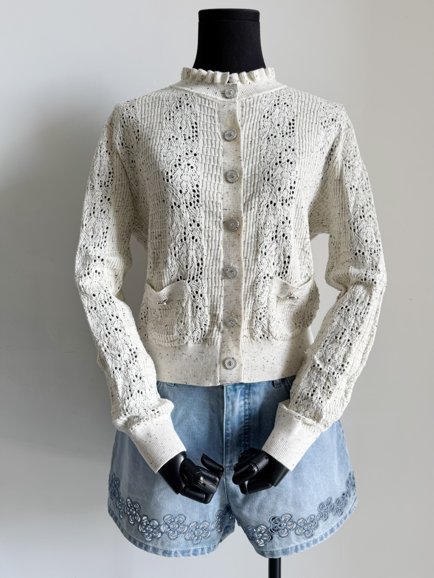 NO:504031,Real-life details of the rice and apricot color. You can see that the fabric is not an ordinary monochrome. It is a layered weaving method. Alexander wang19860909米杏色实拍细节图 看得到面料不是普通的单色调 是富有层次感的麻点织法,,alexander wang,Women's clothing