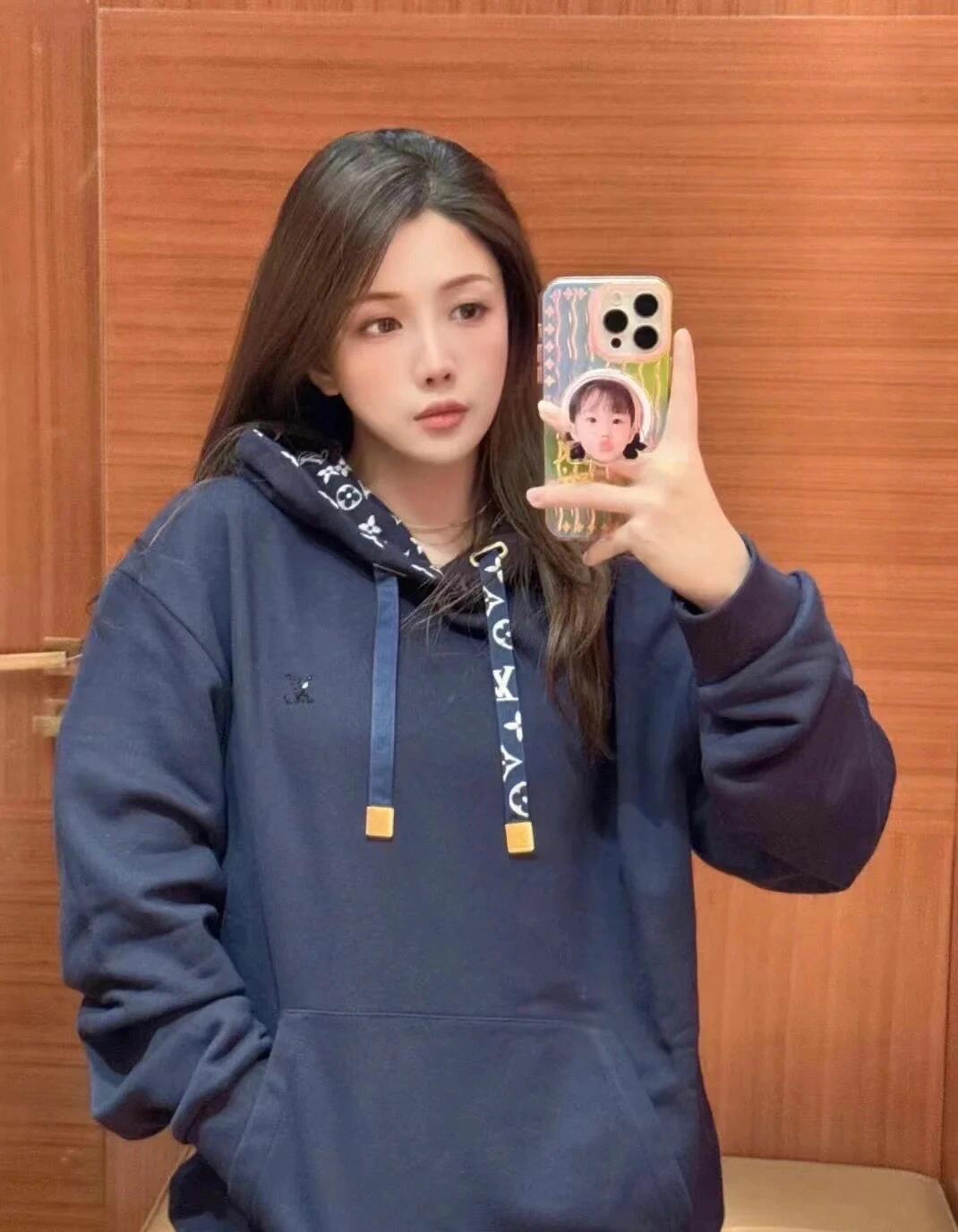 NO:499795,The simpler the more advanced you are, and you won’t feel tired of wearing it repeatedly. Alexander wang19860909越简单越高级 反复穿不觉得腻,,alexander wang,Women's clothing