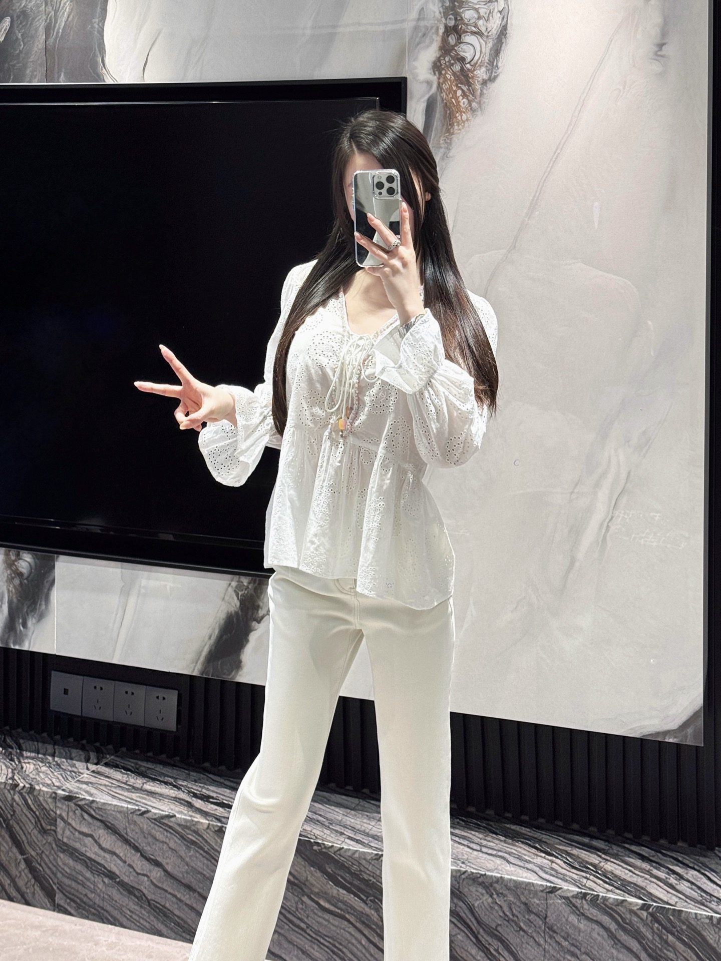 NO:467927,Wearing a relaxed feeling of 'born good life' instead of being hard and refined, alexander wang19860909穿出「天生好命」的松弛感 而不是硬拗的精致,,alexander wang,Women's clothing