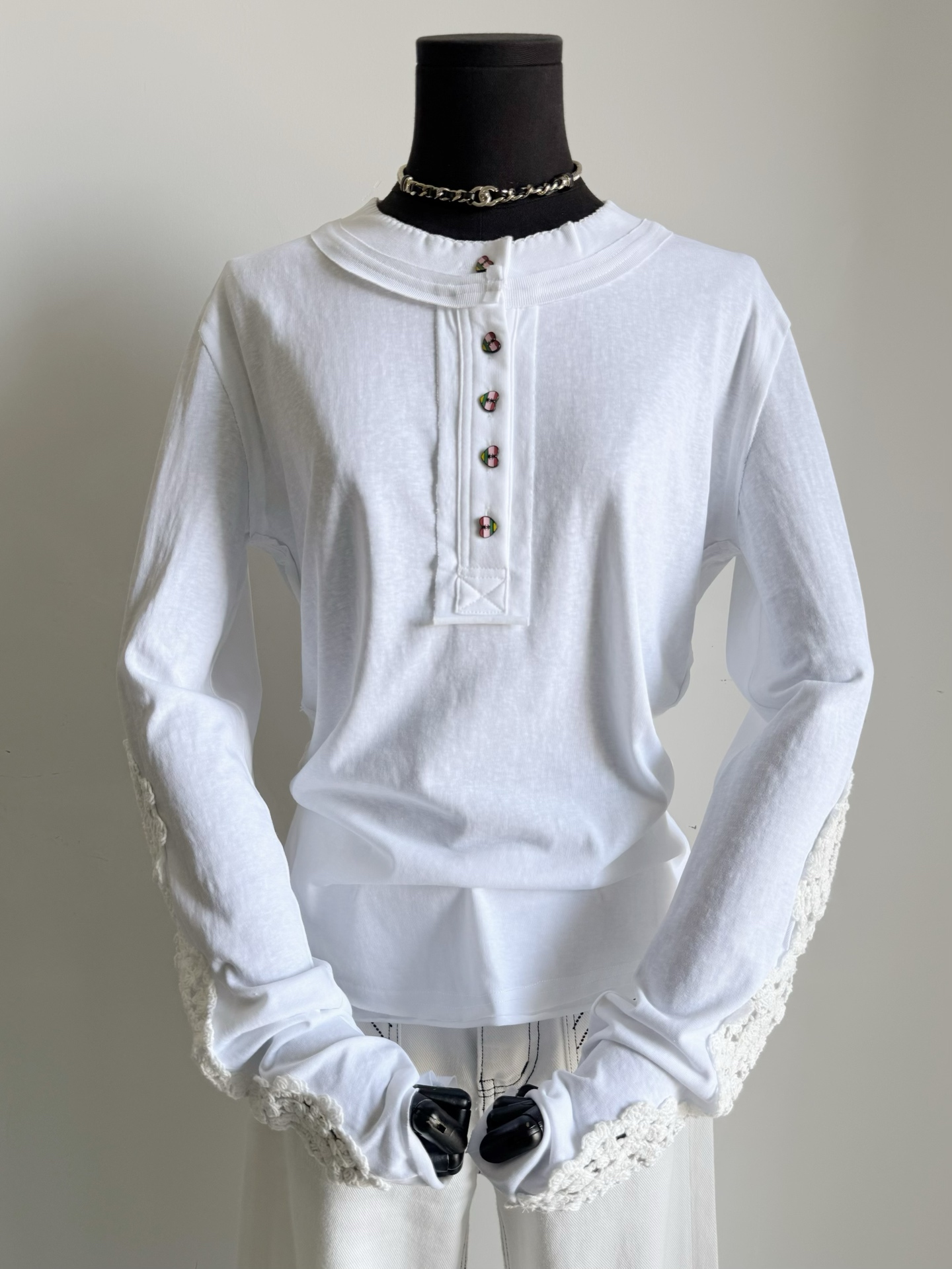 NO:469389,Real photo of the white details. A very extraordinary medieval base shirt. Elegant and noble, and very recognizable.19860909正白色细节实拍图 绝不平凡的一件中古打底衫 优雅显贵,又很有辨识度,,alexander wang,Women's clothing