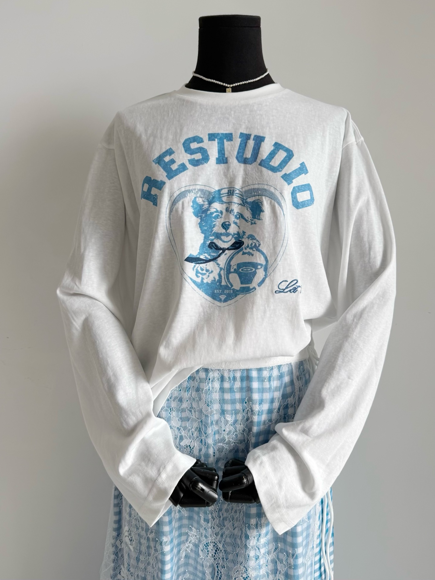 NO:471122,Revan's color palette makes people shine. The new season of blue puppy pure cotton base shirt is also given a lace curtain to match separately!! People who buy it can't put it down and wear it 7 days a week. Not only is the fabric comfortable and skin-friendly, but the design also makes people feel comfortable. Paired with pain brand blue plaid casual pants, you will be chased when you go out and ask the link, alexander wang19860909Revan的调色盘让人眼前一亮 新一季蓝色小狗纯棉打底衫 还赠送蕾丝帘子可单独搭配 !! 入手的人都爱不释手,一周穿7天 不仅面料舒适亲肤 设计也让人心情舒畅 搭配痛品牌蓝色格纹休闲裤 出门都会被追着问链接,,alexander wang,Women's clothing