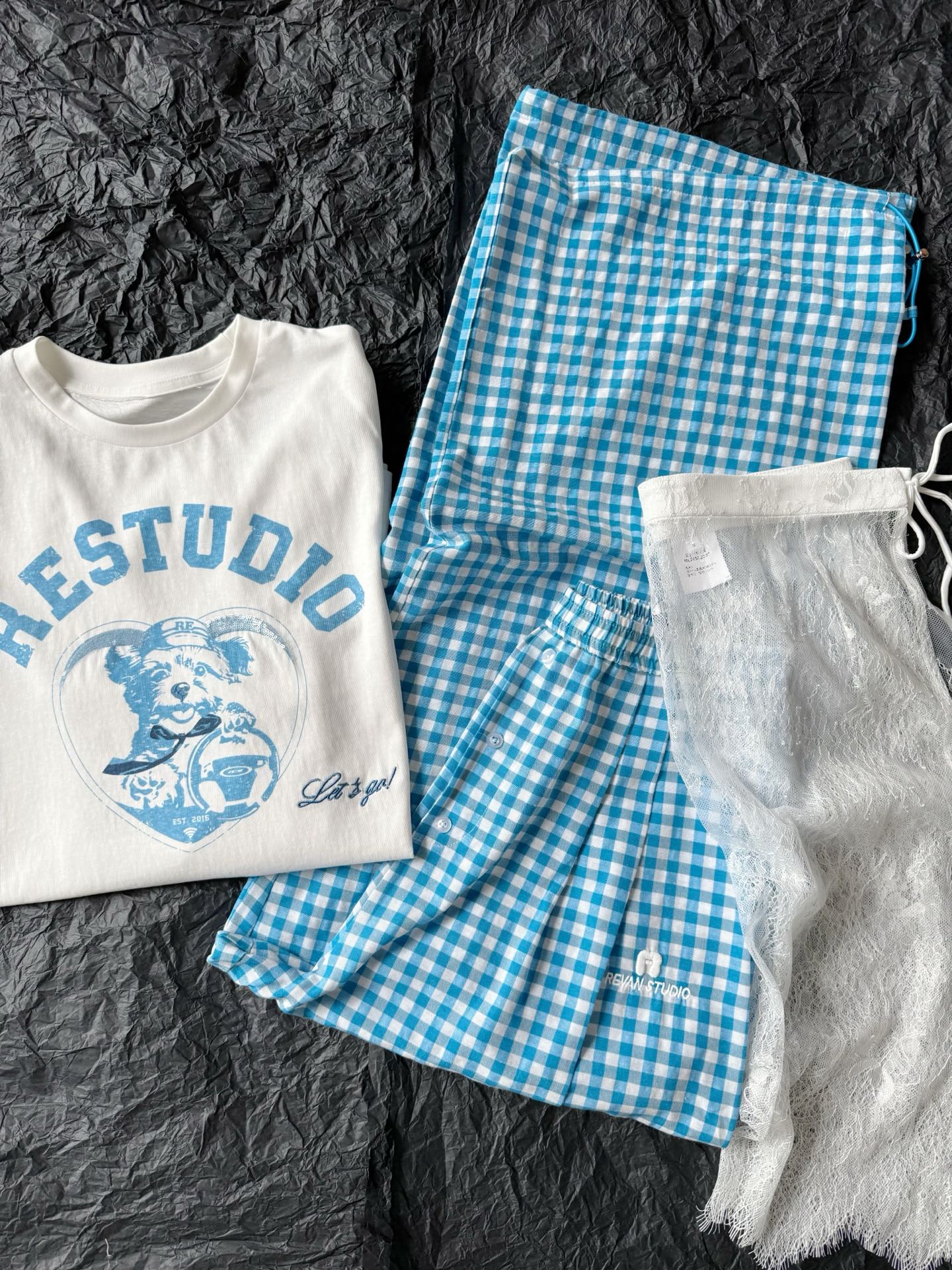 NO:471134,Revan blue fine plaid casual pants are here!! No matter how many versions there are in the market, my family insists on custom fabrics. The front and back tailoring are the right plaids. Please pay attention to the difference. The lace curtains delivered by the series base shirt are also more suitable for matching with pants., Alexander wang19860909Revan蓝色细格纹休闲裤来了 !! 不管市面参差不齐的版本有多少 我家坚持定制面料 前后剪裁都是对格的请注意区别 系列打底衫配送的蕾丝帘子 也更用来和裤子搭配穿,,alexander wang,Women's clothing