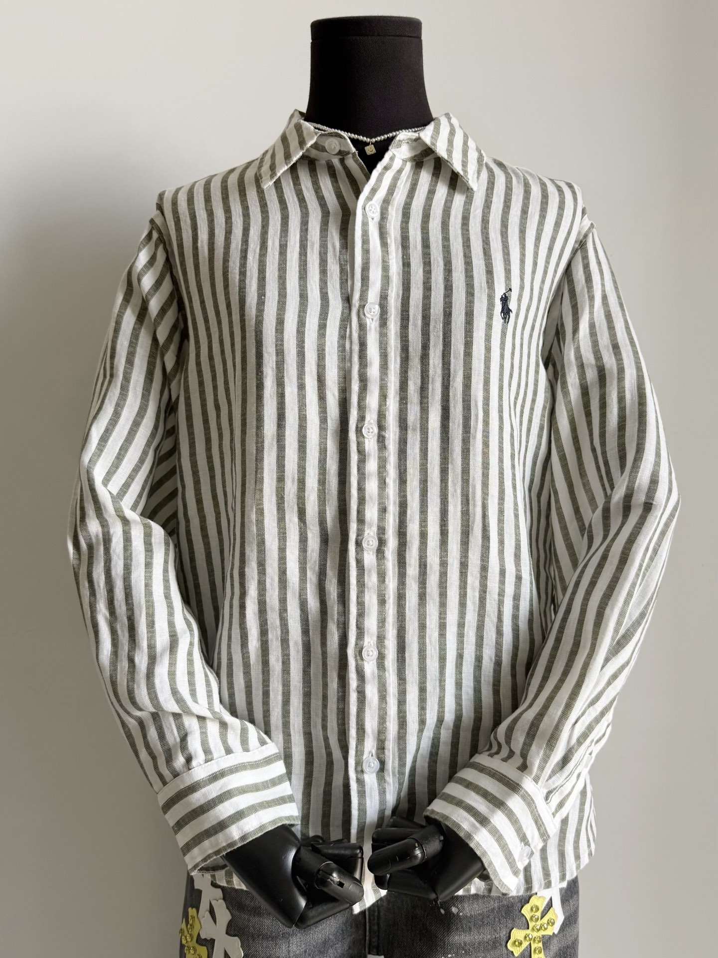 NO:472058,It's a linen shirt that saves money when you can't wait in the cabinet. It's still a worry-free and trouble-free place for us~~ Customized pickled green striped linen fabric, comfortable and breathable, with obvious texture and high-end, loose shoulder cut and three-dimensional folds on the back, it's very stylish when you wear it casually. It's not the soft style on the market. The first batch of good goods are shipped every day, Shirts, alexander wang19860909入手就是省钱的一件亚麻衬衫 在柜子排队都等不到 还是在我们这里省心省事 ~~ 定制咸菜绿条纹亚麻面料 舒适透气,肌理感明显且高级 宽松落肩剪裁后背有立体褶皱 随便穿都很有型 完全不是市面软趴趴的那种版型. 首批好货入库每天发,,shirts,alexander wang,Women's clothing