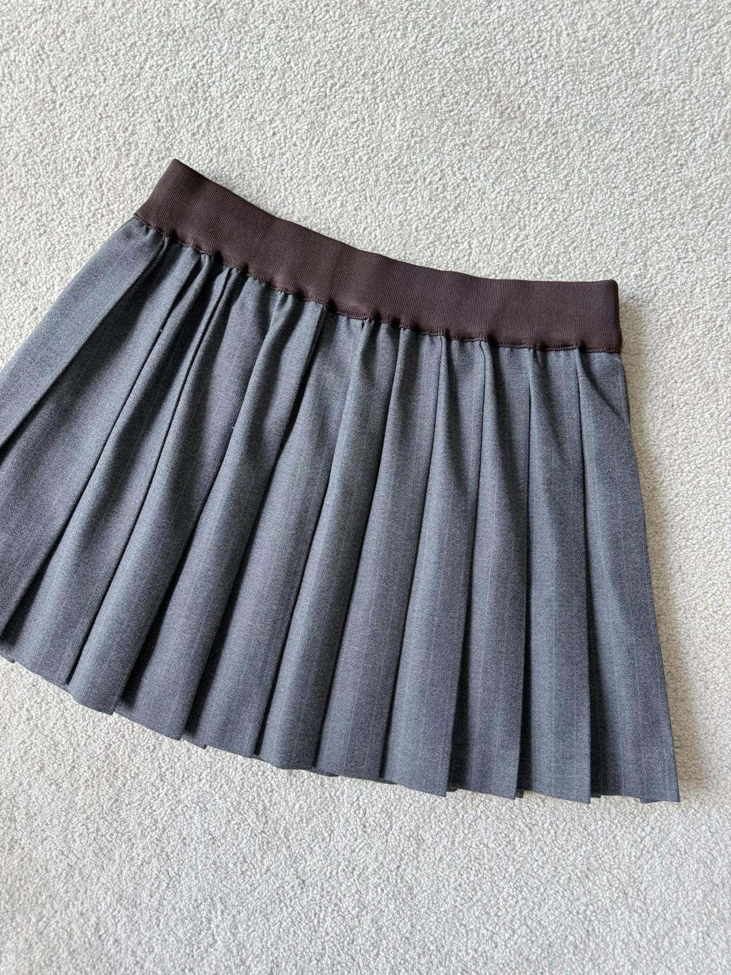 NO:472041,Real photo of matching threaded elastic waist skirt, still wool suit fabric, high temperature pressing is not easy to deform and distorted, pure skirt, no shorts, skirts, shorts, business suit, alexander wang19860909配套螺纹弹力腰半裙实拍图 依旧是绵羊毛西装面料 高温压着不易变形走样 纯粹的半裙,没有短裤的哦,,skirts,shorts,business suit,alexander wang,Women's clothing