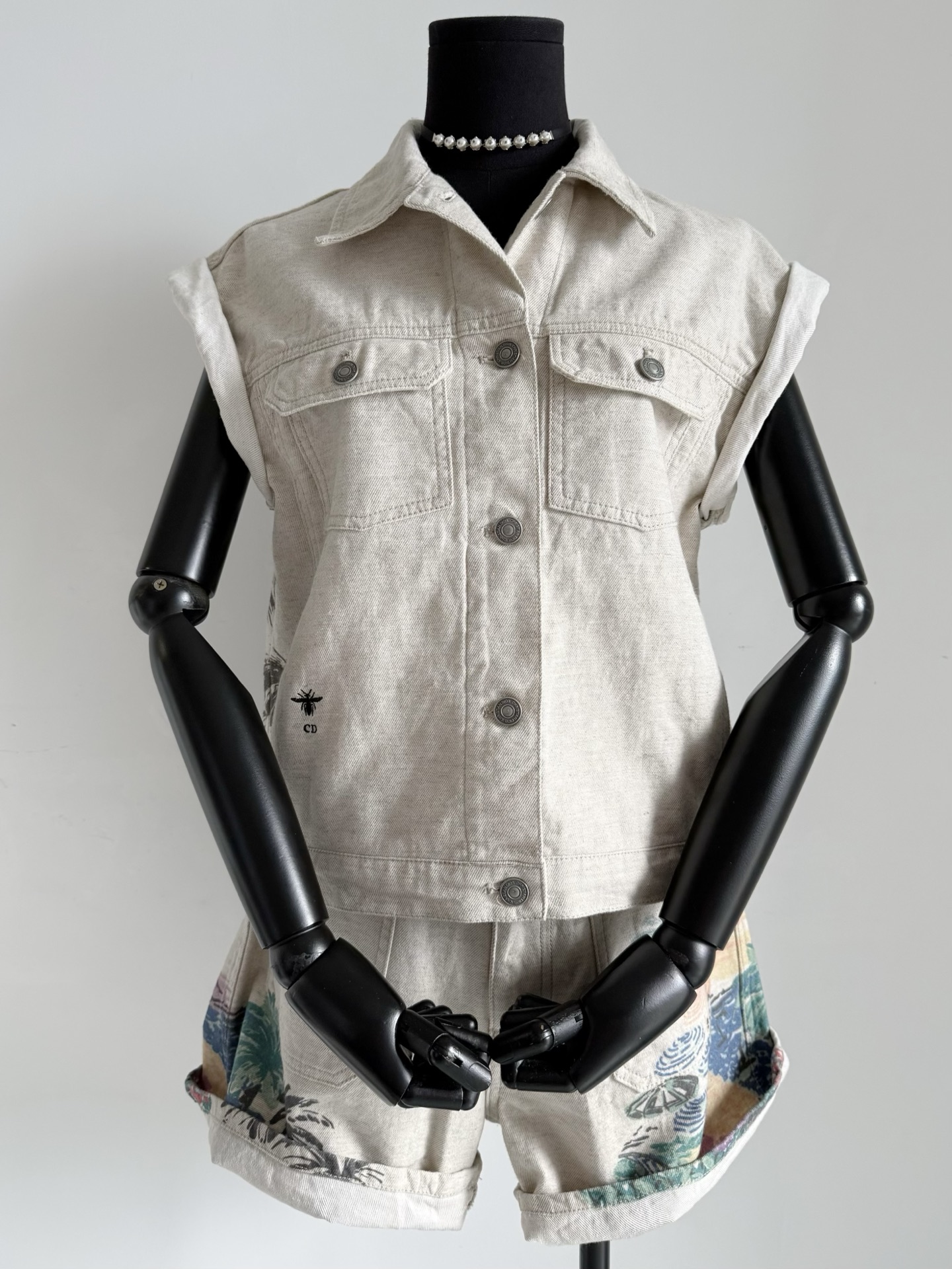 NO:472067,It's not too late to meet my requirements and shipped. You can compare it with multiple companies. This set of money-saving series is closed and closed!! Definite weaving, fixed-dyeing, linen denim cotton, my home's texture and tone are truly restored. Three-dimensional tailored wide shoulder design makes the head and shoulder ratio look particularly good, and it covers the flesh of the arms. Matte series hardware, imported machine printing. There is no glue feeling on the surface. Those who know the goods come to collect it, refuse the cheap feeling is wrong. Alexander wang19860909不紧不慢终于达到我的要求出货了 各位可以多家对比再下 这一套闭眼收省钱系列 !! 定织定染原色调亚麻牛仔棉 我家的肌理感和色调真正还原. 立体剪裁宽肩设计 显得头肩比特别好,且遮挡手臂肉肉 哑光系列五金,进口机器印花 表面触摸没有一点点胶感 懂货的来收,拒绝廉价感不对版,,alexander wang,Women's clothing