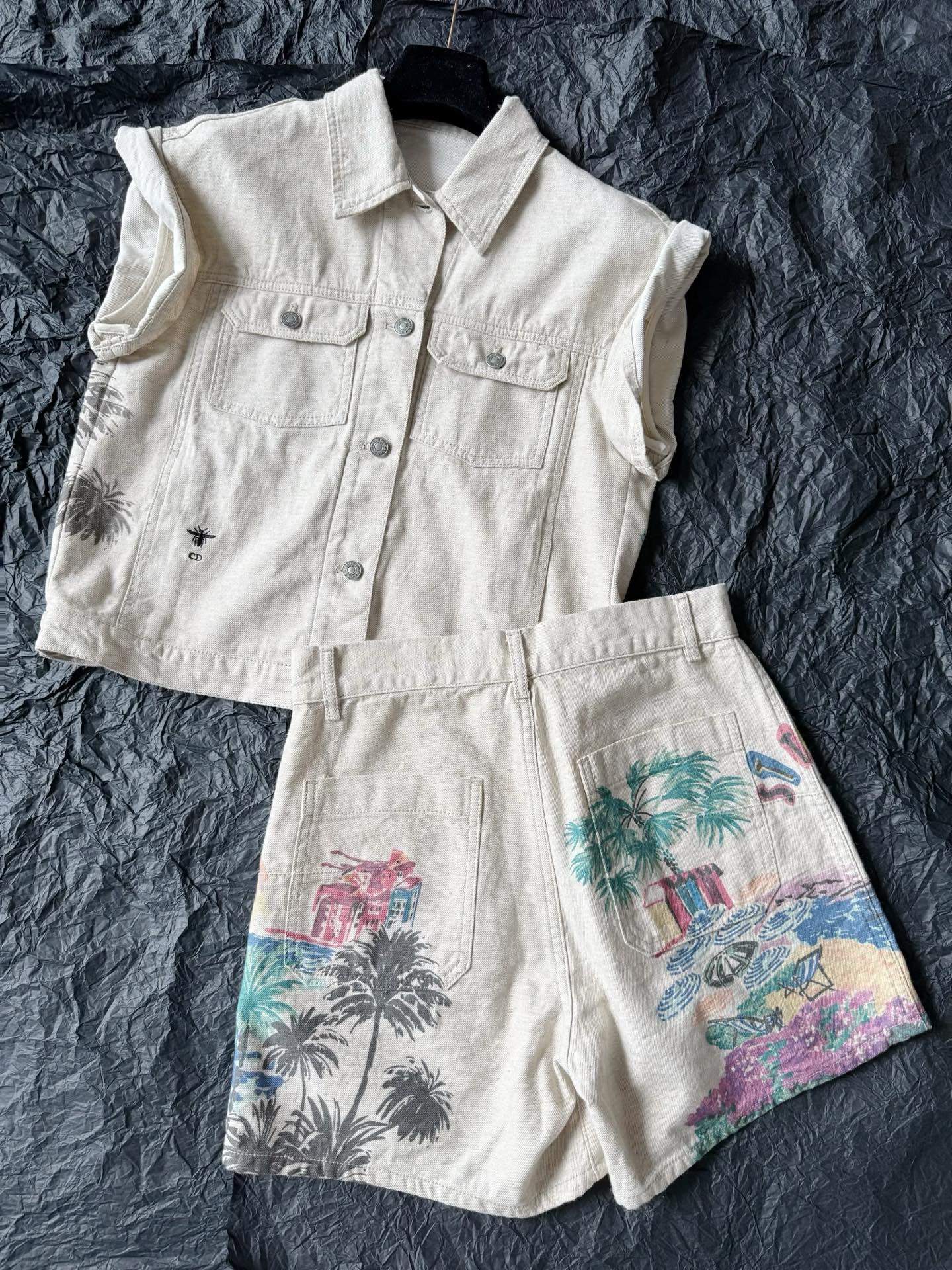 NO:472059,Real photos of coconut linen shorts in the same series This style is relatively large, medium and high waist. Choose a loose and lazy atmosphere. Customers with small skeletons are not recommended, shorts, alexander wang19860909同系列椰树亚麻短裤实拍图 此款比较偏大,中高腰 喜欢宽松慵懒氛围的选 骨架小偏瘦的顾客不推荐,,shorts,alexander wang,Women's clothing