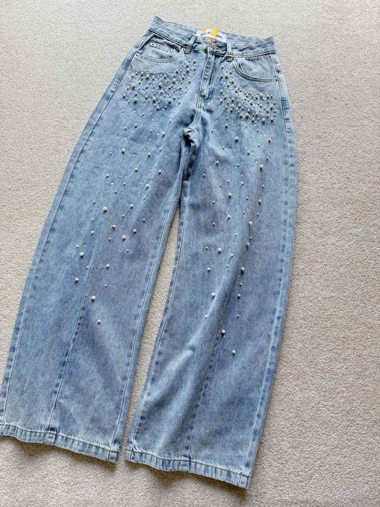 NO:473318,Such heavy and exquisite jeans, I haven't encountered them for a long time!! The new ann style surprised me. It's so easy to wear them so much that I don't want to take them off. It's wide open with the jeans in the closet. Custom twill denim cotton, light blue, pure hand-sewn pearls, high-temperature diamonds, and the light inside and outside is so beautiful, jeans, alexander wang19860909如此重工又精美的牛仔裤 好久不遇到了 !! ann新款让我惊喜了一番 入手更是好穿到不想脱 和衣橱已有的牛仔裤都拉开差距. 定制斜纹牛仔棉,浅蓝色 纯手工缝制珍珠,进行高温烫钻 室内外光线都美到不行,,jeans,alexander wang,Women's clothing