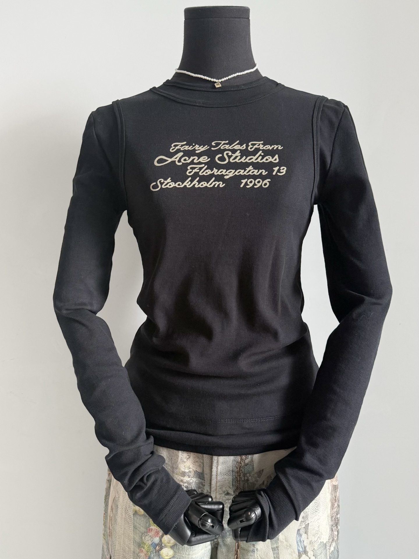 NO:474144,aAC is really crazy this year ~~ The new product in early autumn is released, not only for jeans, but also for superb base shirts. Customized threaded fabrics are elastic and delicate, and the custom fabrics are durable and not easy to deform and distort. The two-piece stitching design is full of materials, including the printing we penetrate into the fabric, and it is easy to beat the lower version on the market, jeans, alexander wang19860909aAC今年真的杀疯了 ~~ 早秋新品出一件爱一件 不仅限于牛仔裤,打底衫也超神 定制一模一样的螺纹面料 富有弹力,亲肤细腻 定制面料经久耐穿不易变形走样 真两件缝合设计用料十足 包括我们渗透进入面料的印花 轻松吊打市面低版本,,jeans,alexander wang,Women's clothing