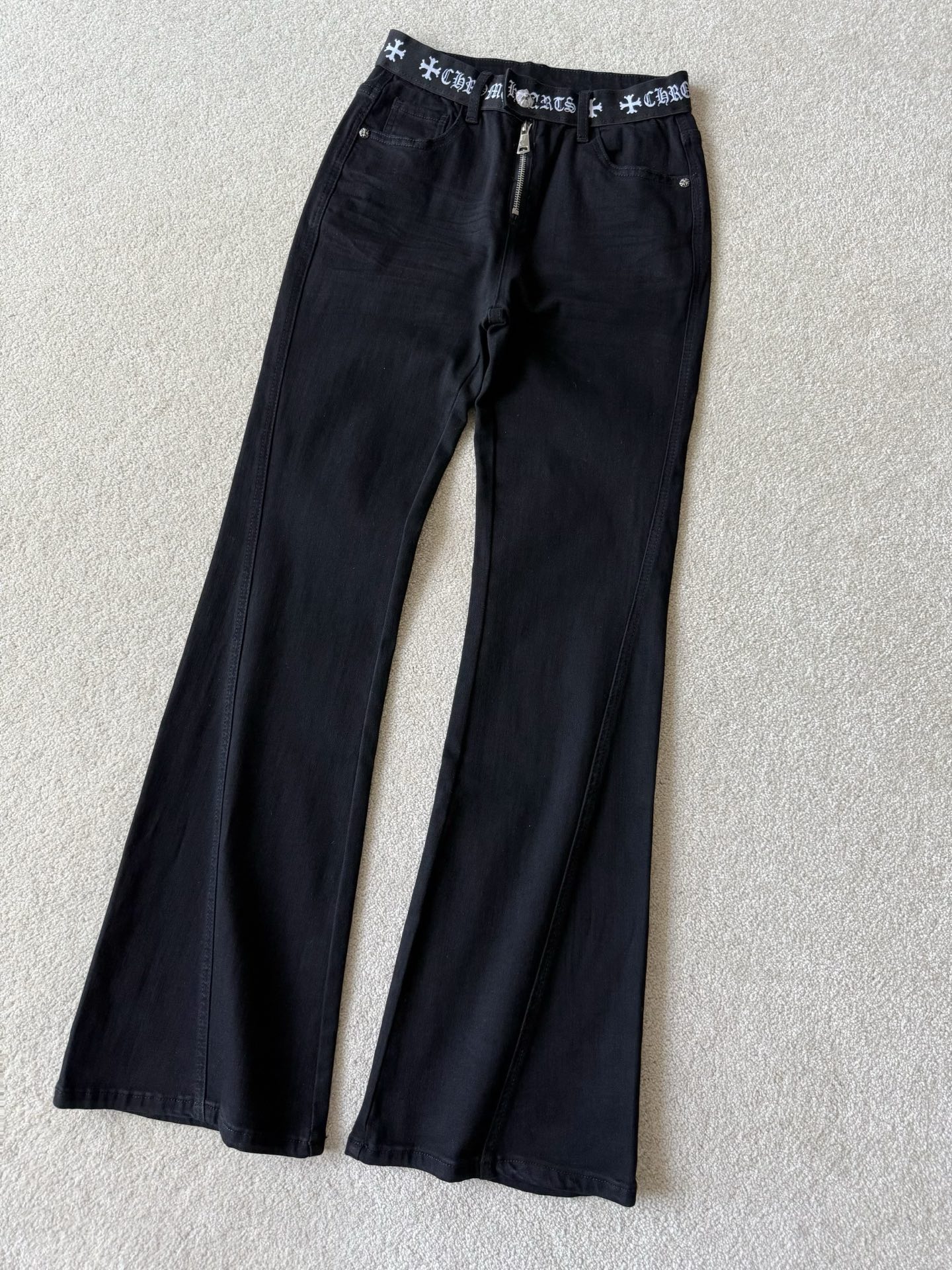 NO:477138,Don't put it away if you don't want to look thin because the top of this pants will lose 5 pounds. It comes with a 'legging-pulling-leg filter'. The medieval zippered slightly spicy jeans are beautiful!! Customized with exactly the same slightly elastic twill denim cotton. The three-dimensional cut is just right. The hip-wrap effect is one of the best. The elastic waist is a circle of Sanskrit logo print. The waist is cooler, jeans, alexander wang19860909不想显瘦的就别收了 因为这条裤子上身就瘦5斤 自带“拉腿美腿滤镜” ch中古拉链微辣牛仔裤美翻了 !! 定制一模一样微弹力斜纹牛仔棉 立体剪裁恰到好处的微喇剪裁 包臀效果数一数二 弹力腰一圈梵文logo印花 解放腰围更加酷飒,,jeans,alexander wang,Women's clothing