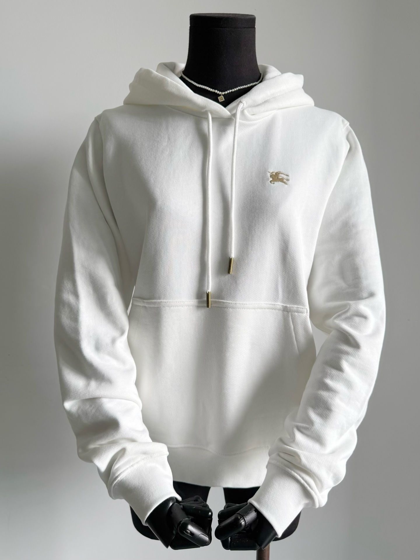 NO:477172,High-end practical wear is worth savoring. This set of white sports suit is really high-end. The combination of a shoulder hooded sweatshirt + trousers can be sold separately. Daily outing/golf/tennis or airport outfits. Celebrities all love this brainless high-end suit. My custom fabric includes threads. It can withstand the test of time and quality., hoodie, sweatshirts, hats, alexander wang19860909高级实穿主义值得细细品味 这一套正白色运动套装实在是高级 正肩连帽卫衣+束脚卫裤的搭配 可以分开出售多种搭配 日常出街/高尔夫/网球 或者是出游机场穿搭 明星们都爱这种不费脑的高级套装 我家定制面料包括螺纹 耐洗耐穿经得起时间和质量的考验,,hoodie,sweatshirts,hats,alexander wang,Women's clothing