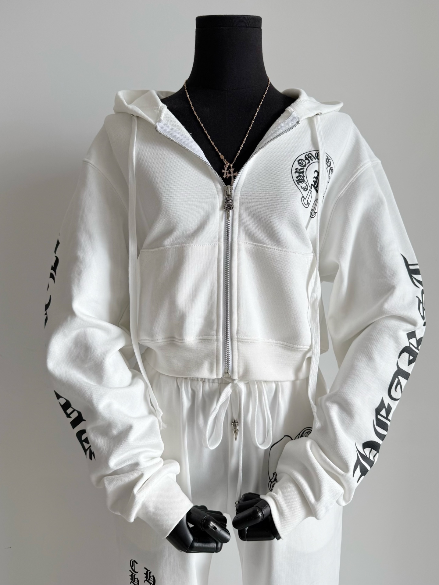 NO:478781,Buying Chrome Herats at my house really makes you feel right. Buying high-quality looks is the quality of the right version. 25 new season short models are the true love of daily life. If you don’t pick on your figure, you will look longer legs. You can match it with jeans/same series of graffiti casual pants. They all give people a very stylish look. It is not easy to wear the same clothes and is cool!!,,chrome hearts, jeans, alexander wang19860909在我家入手chrome herats 真正让你们一步到位 买到高颜值又是对版的品质 25新一季小短款才是日常的真爱 不挑身材更加显得腿长 可搭配牛仔裤/同系列涂鸦休闲裤 都给人随便穿穿都很有范儿 不易撞衫又很酷的感觉 !!,,chrome hearts,jeans,alexander wang,Women's clothing