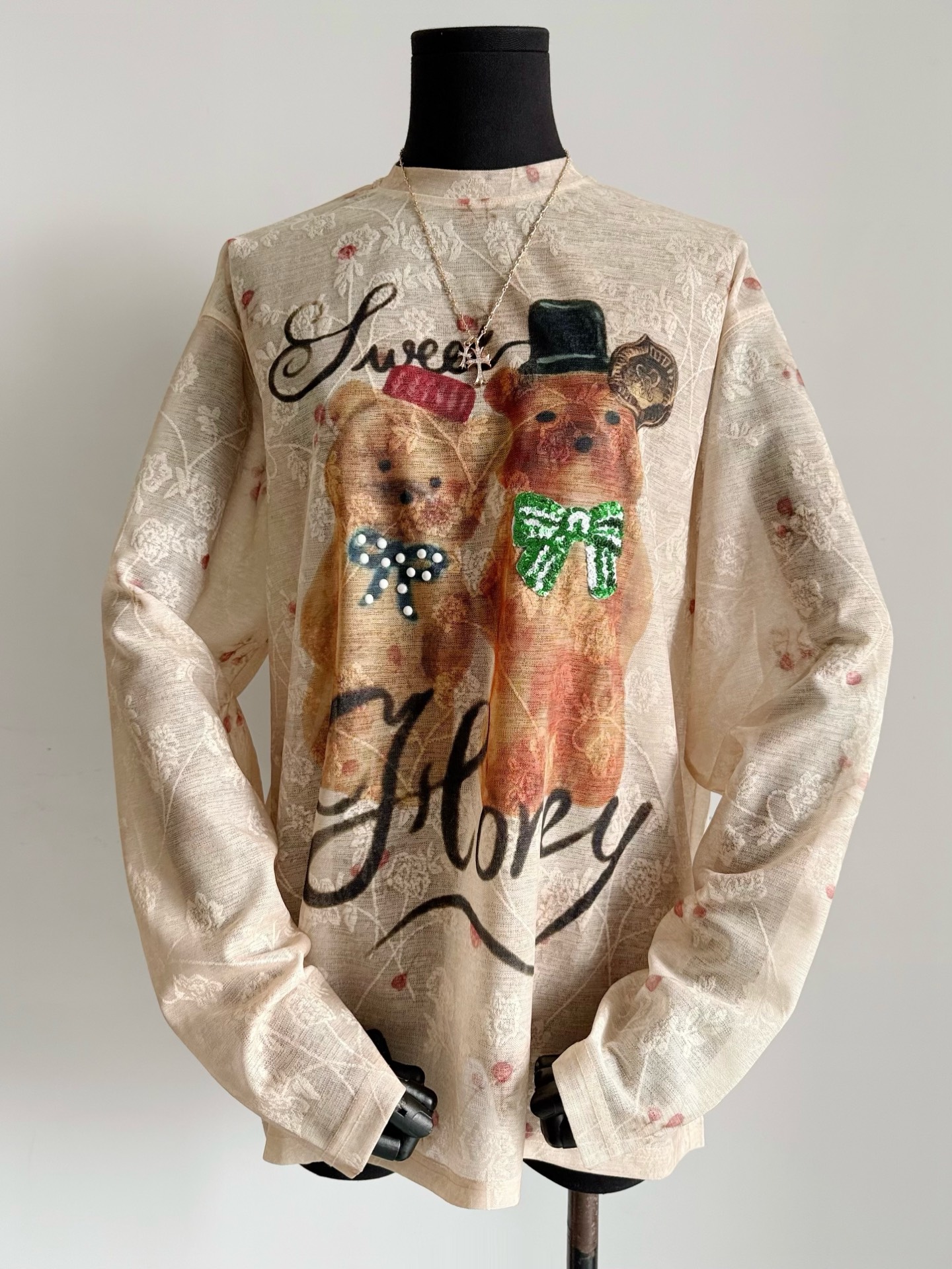 NO:478798,The beautiful fordare bear '' base shirt This fabric is really hard work!! There are many cheap versions on the market to pay attention to the difference between my customized jacquard mesh fabric, which is silky and skin-friendly, breathable and textured. Super clear bear prints and handmade bows. It looks simple but is full of details. Alexander wang19860909绝美fordare小熊“”打底衫 这面料真的煞费苦心 !! 市面很多廉价版本注意区别 我家定制提花网纱面料 丝滑亲肤,透气又有质感 超清晰的小熊印花加手工蝴蝶结 看似简约实则满满都是细节,,alexander wang,Women's clothing