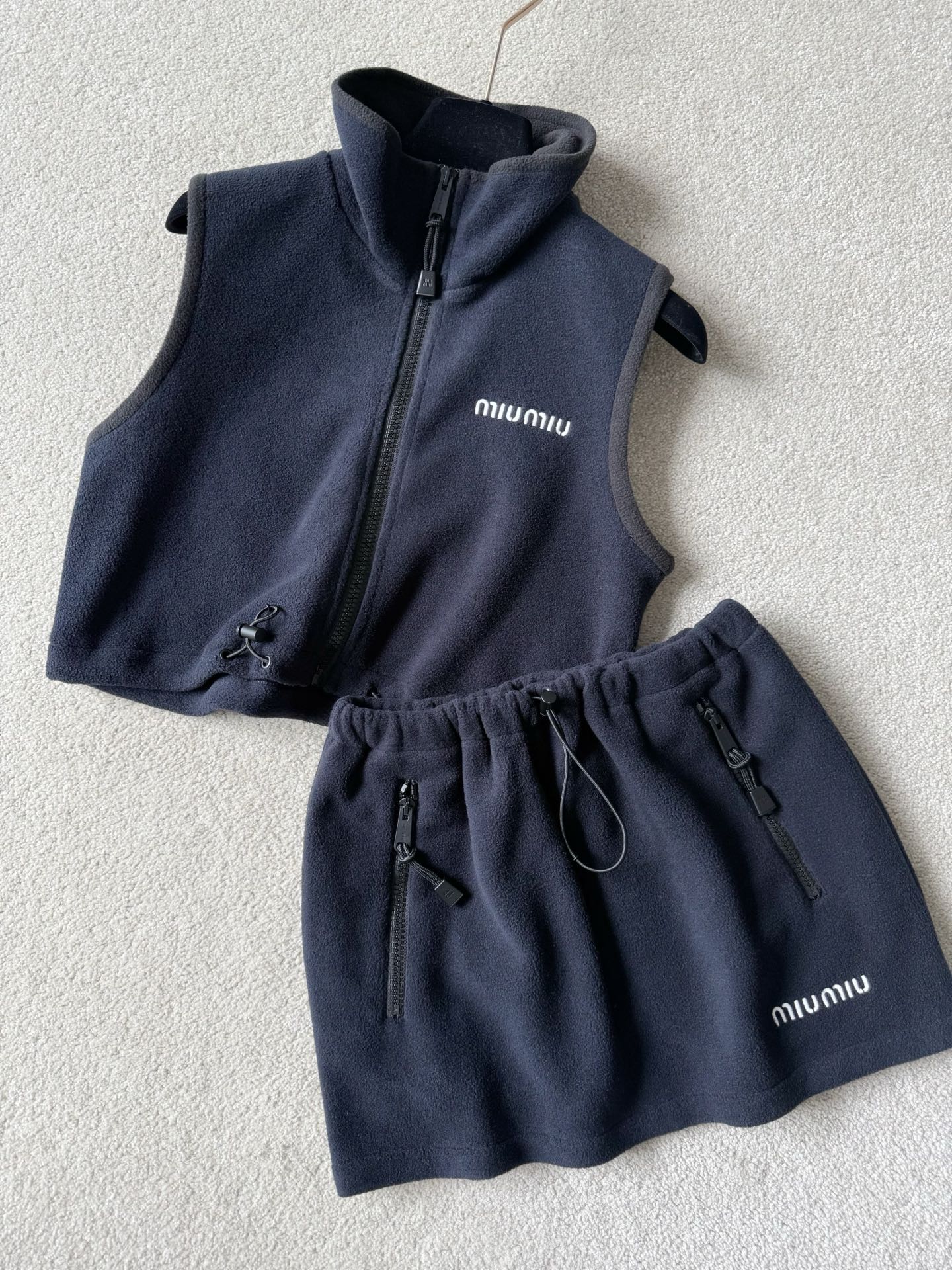 NO:481608,Real photos of the details of the skirt. The waist can be retracted and open. It can be used as a low-waist skirt when worn normally. My tailoring is the real fit. When it is stored, it is a well-behaved A-line skirt., skirts, alexander wang19860909半裙细节实拍图 腰围可收缩可敞开. 平常叠穿就能当低腰裙 我家剪裁才是真正对版 收纳起来又是个乖巧A字小半裙,,skirts,alexander wang,Women's clothing