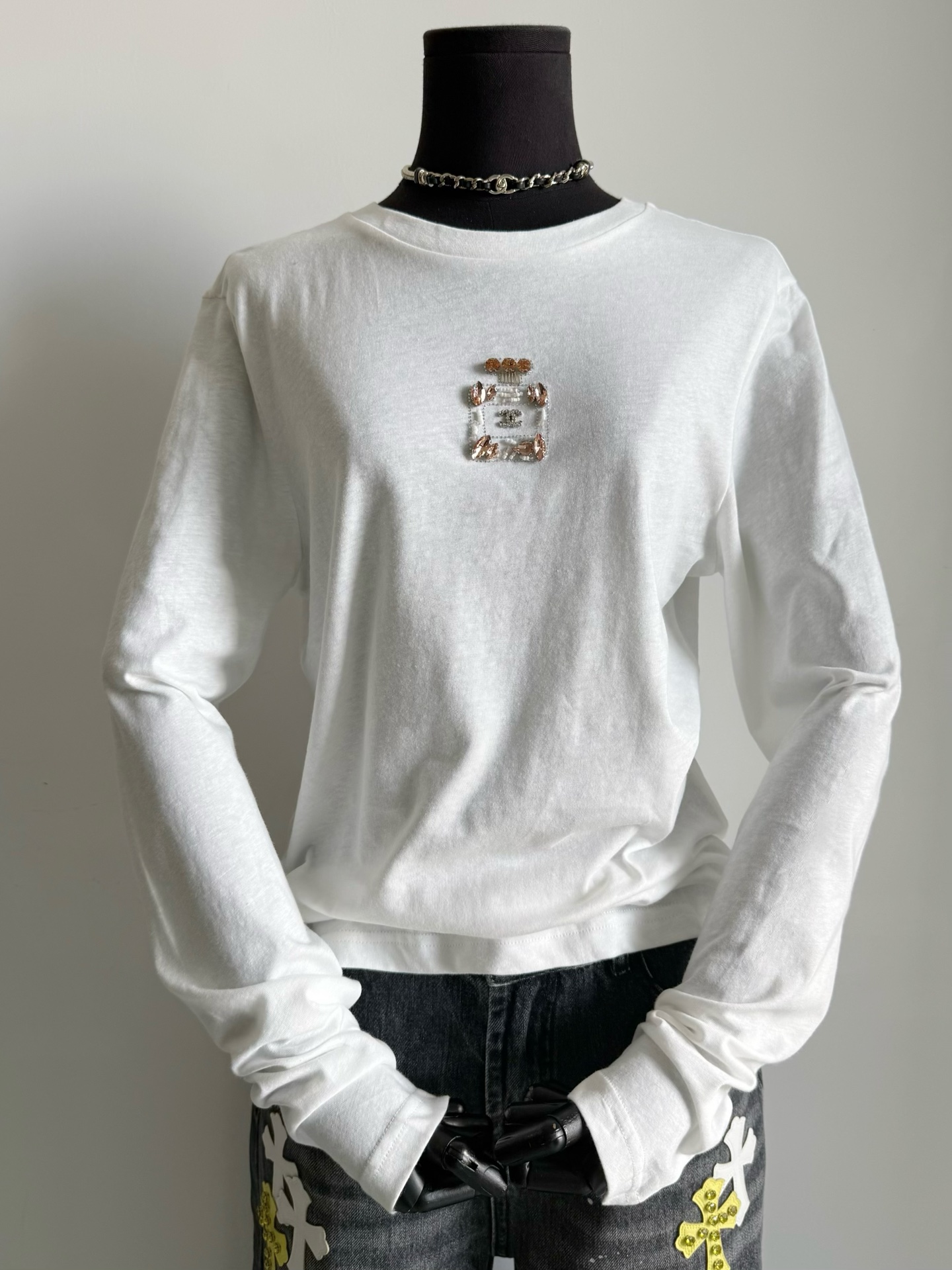 NO:486615,The privately-contained medieval 'perfume bottle' base tee is purchased in offline physical stores in Japan. Both colors are my own private clothes!! Just the right amount of exquisiteness and elegance, comparable to the ceiling in the base. The master with exquisite craftsmanship is hand-sewn. The aesthetic and craftsmanship are both online. No single pass or inner wear can stop its appearance. Alexander wang19860909私藏的中古款“香水瓶”打底tee 日本线下实体店购入 两个颜色都是我的私服自留!! 恰到好处的精致和优雅 堪比打底中的天花板 工艺精湛的老师傅纯手工缝制 审美和工艺都在线 单传或者内搭都挡不住它的颜值,,alexander wang,Women's clothing