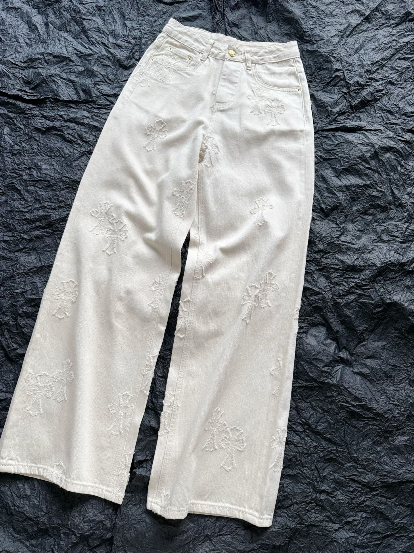 NO:489211,I don't need to say more about high-end jeans. This kind of quality and quality is basically free to sell in my home!! Customized soft denim cotton with moderate thickness, patch cross embroidery has a three-dimensional feeling, and it also has a clear concave and convex feel when touched. Detail control can be used to close your eyes and take this one without any mistake. Straight-leg pants are cut in mid-high waist. It looks good when it comes to autumn, hoodie, sweatshirts, jeans, sweaters, alexander wang19860909不用我多说的高级感牛仔裤 这种品相和质量 在我家基本都是不愁卖 !! 定制厚度适中的柔软牛仔棉 贴布十字花刺绣立体感十足 触摸也有明显凹凸手感 细节控可以闭眼收这一条不出错 直筒裤型中高腰剪裁 入秋了配毛衣或者卫衣都好看,,hoodie,sweatshirts,jeans,sweaters,alexander wang,Women's clothing