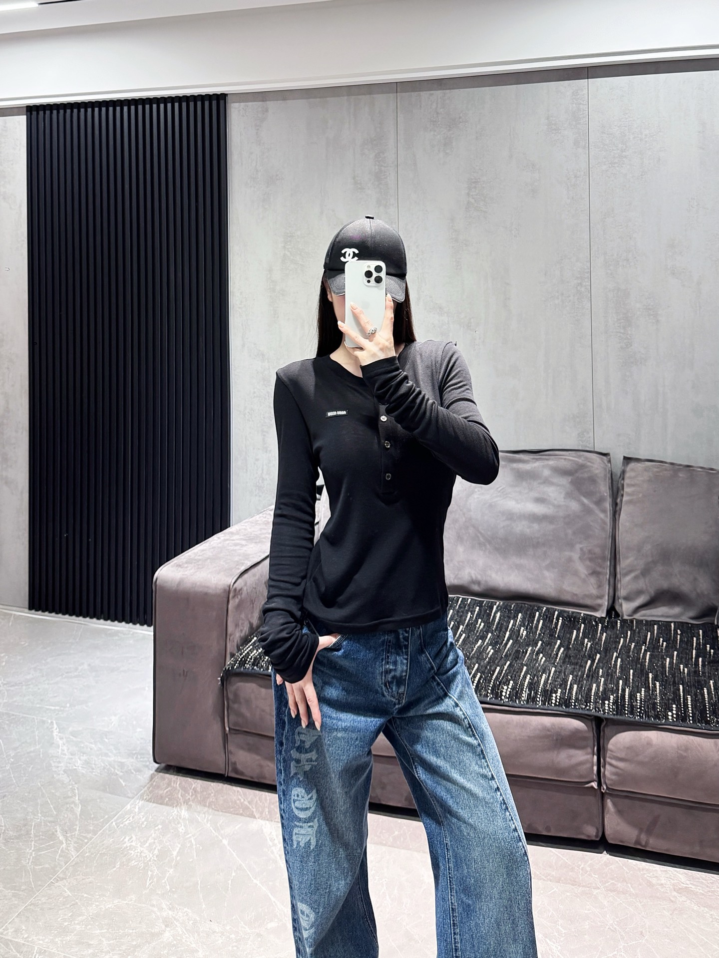 NO:760581,The look of our own model looks good even if you switch the lower body at will,19860909自家模特look 随意切换下半身都好看,,,Women's clothing