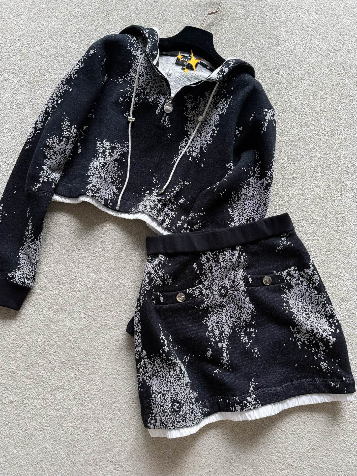 NO:490736,Details of the A-line skirt matching the same series. It can be matched with fragrant tops separately. Casual and exquisite. There are few such designs. Skirts, alexander wang19860909同系列配套A字半裙细节图 可单独搭配香的上衣 休闲又精致,很少有如此设计,,skirts,alexander wang,Women's clothing