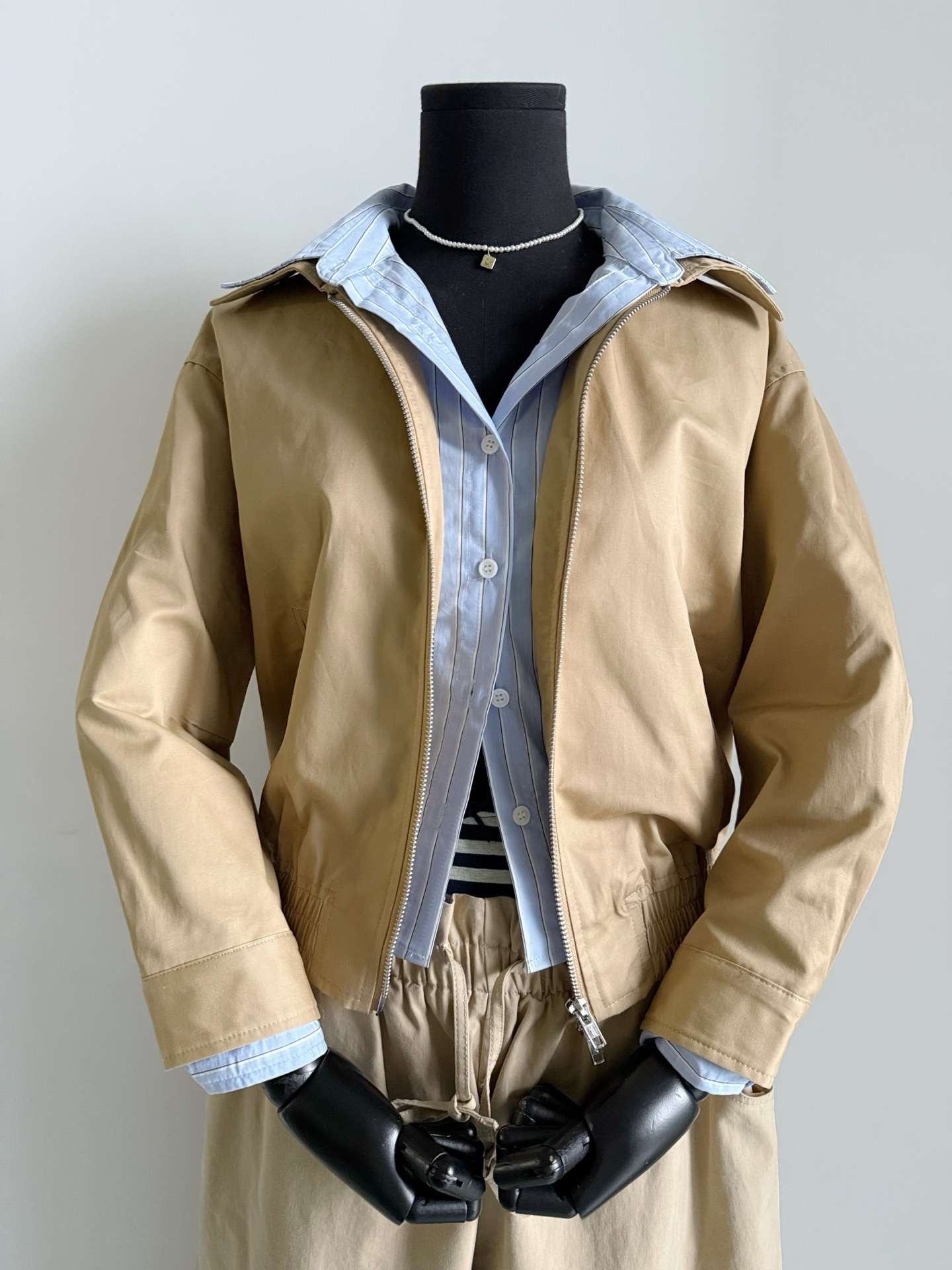 NO:494420,It's cool down, a new fake two-piece jacket for my old customers. The same quality is only 4/1. You don't have to find a buyer again. ~~ Retro jacket + blue stripes layering saves time and effort. One piece is fashionable to wear. Classic khaki/high-end navy blue. I recommend that old customers collect both colors. It is a slim and silhouette style. Only by buying it can you understand the value of my home!!,, jackets & coats, jackets & coats, alexander wang19860909降温啦,给我家老顾客谋福利的一款 RERA热腾腾的新款假两件外套 同步上新一样的品质只需要4/1的价格 再也不用找买手店啦 ~~ 复古夹克+蓝色条纹的叠穿 省时省力一件穿出穿搭博主的时髦感 经典卡其色/高级藏蓝色 我推荐老顾客两色都要收 是修身又有廓形的版型 入手才懂我家的含金量 !!,,jackets & coats,jackets & coats,alexander wang,Women's clothing