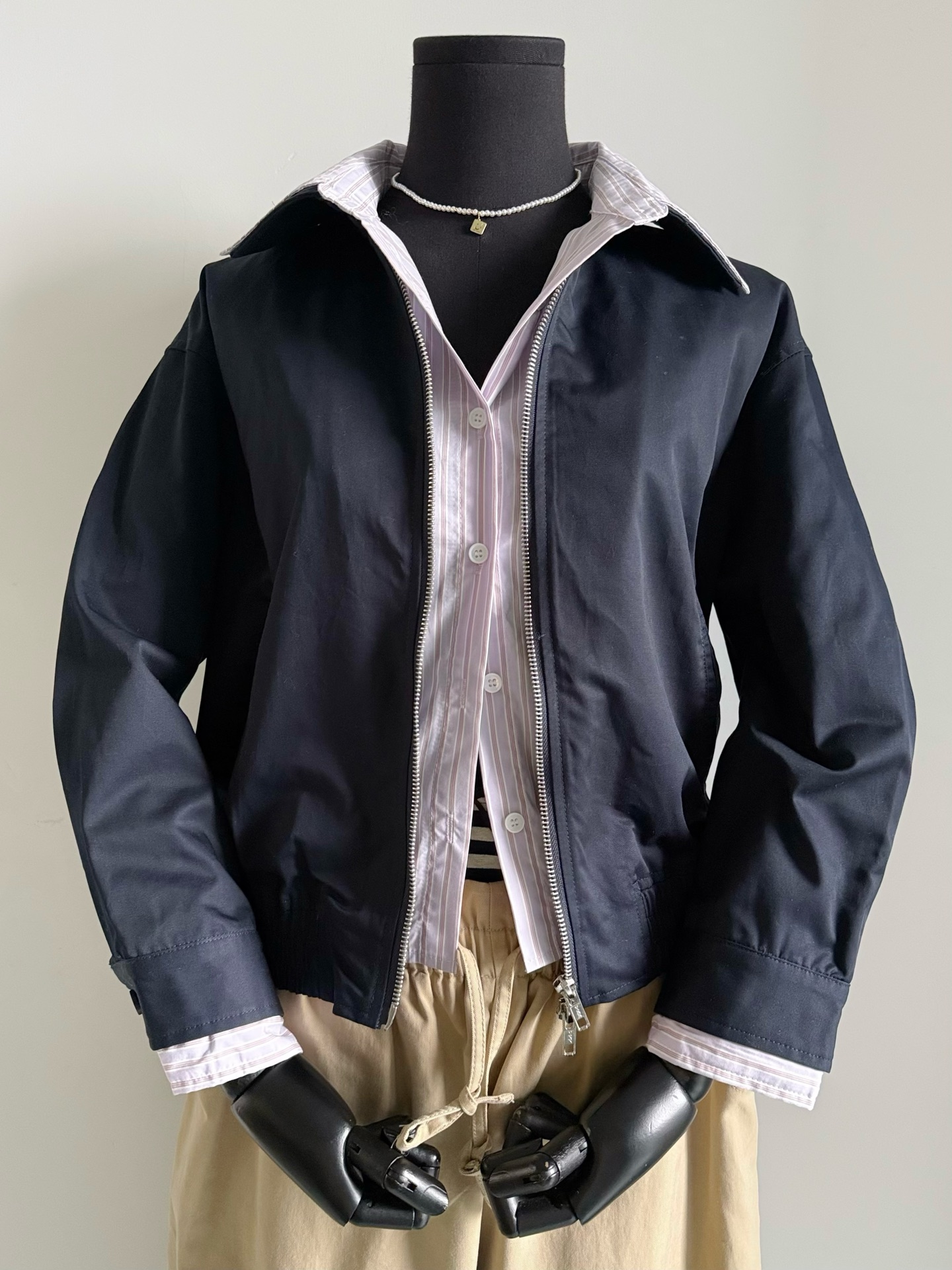 NO:494406,It's cool down, a new fake two-piece jacket for my old customers. The same quality is only 4/1. You don't have to find a buyer's store anymore ~~ Retro jacket + blue stripes layering saves time and effort to wear one piece to show the fashion sense of a blogger. Classic khaki/high-end navy blue. I recommend that old customers collect both colors. It is a slim and silhouette style. Only by buying it can you understand the value of my home!!,, jackets & coats, jackets & coats, alexander wang19860909降温啦,给我家老顾客谋福利的一款 RERA热腾腾的新款假两件外套 同步上新一样的品质只需要4/1的价格 再也不用找买手店啦 ~~ 复古夹克+蓝色条纹的叠穿 省时省力一件穿出穿搭博主的时髦感 经典卡其色/高级藏蓝色 我推荐老顾客两色都要收 是修身又有廓形的版型 入手才懂我家的含金量 !!,,jackets & coats,jackets & coats,alexander wang,Women's clothing