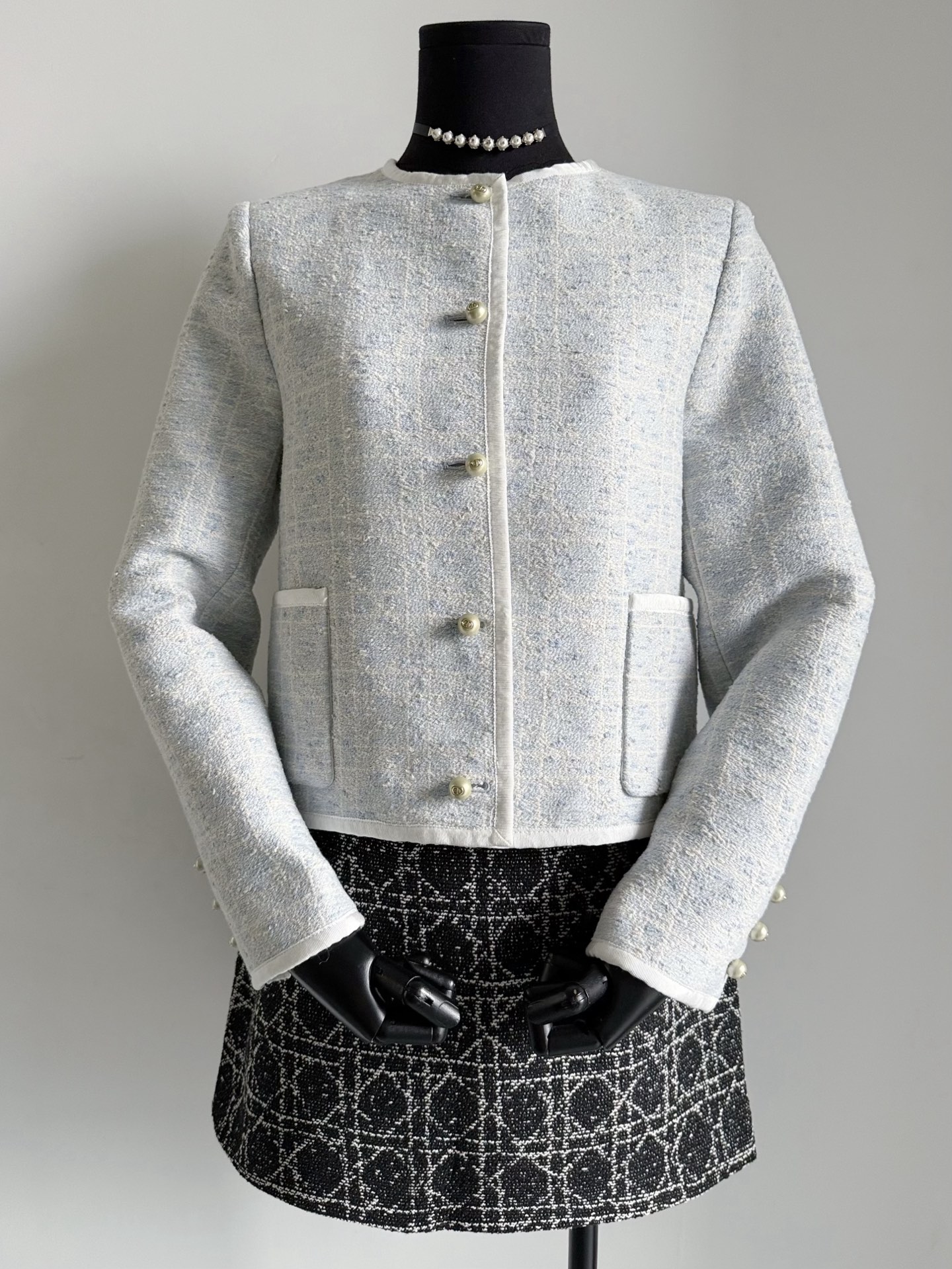 NO:499118,The most complete color series on the entire network is continuously supplied. Old customers can change the picture with confidence ~~ The entire series insists on fixed-woven fabrics for a long time. The texture, texture, and feel are restored. The lining is made in fine and flat. The infrared positioning of the entire piece includes the shoulders and pockets. The three-dimensional cut restores the upright upper body style. It is durable and never goes out of time!! It is recommended to collect it with the series of dresses. The wardrobe instantly raises a grade. Skirts, alexander wang19860909口碑系列全网最全色系持续供应 各位老顾客可以放心转图 ~~ 全系列坚持定织面料时间超久 肌理感,纹路,手感都还原 内衬制作精细平整 全件红外线定位对格包括肩部和口袋 立体剪裁还原上身挺拔版型 经久耐穿永不过时 !! 推荐和系列连衣裙一起收 衣橱瞬间抬高一个档次,,skirts,alexander wang,Women's clothing