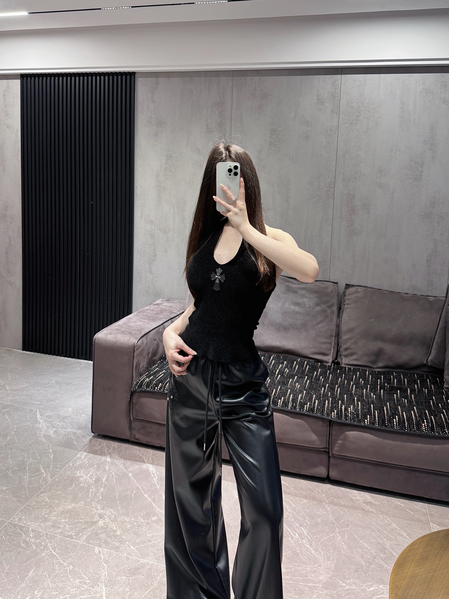 NO:504003,What kind of beauty is she wearing a ch neck, alexander wang19860909到底是什么大美女 在穿ch挂脖阿,,alexander wang,Women's clothing