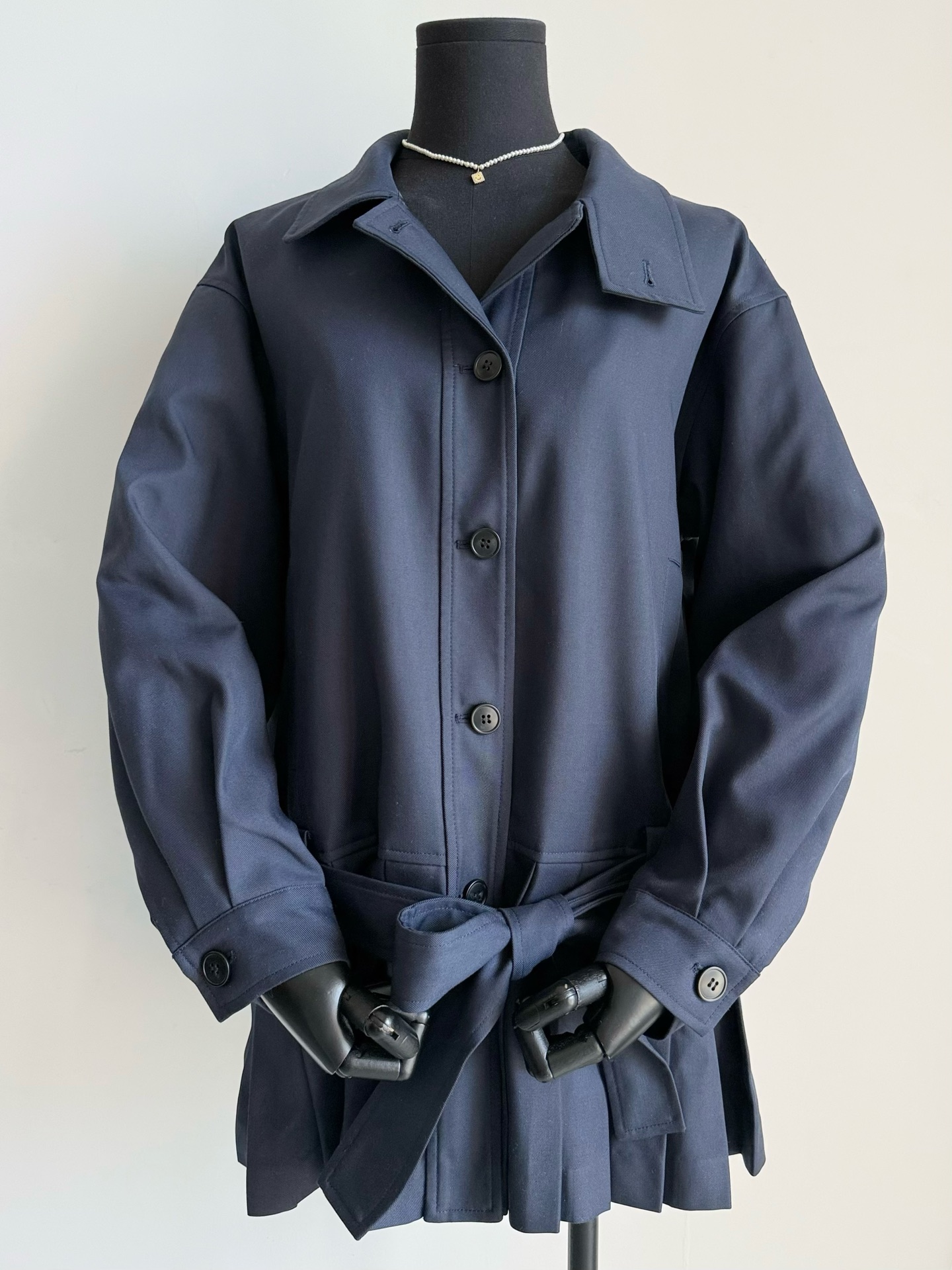 NO:507634,This year, my family’s niche production has a great aesthetic. Follow us and don’t take detours. Every dollar is spent on the blade!! The e1 design has widened the gap with the windbreaker jacket in the wardrobe. Customized and crispy windbreaker fabric. Authentic khaki + dark blue. Three-dimensional tailoring and loose fit can be waist-retained. There is no limit on various ways to wear, and you can commute every day. The pleated skirt design at the hem hides flesh and makes you look slim. Take out all the boots/loafers at home,,loafers, boots, skirts, jackets & coats,alexander wang19860909今年我家的小众出品审美绝了 跟着我们步伐,不走弯路 每一块钱都花在刀刃上 !! e1这个设计和衣橱的风衣外套拉开差距 定制挺括感十足的风衣面料 正宗卡其色+深藏蓝色 立体剪裁宽松版型可收腰 多种穿法不设限,可日常可通勤 下摆百褶裙设计藏肉显瘦 把家里的靴子/乐福鞋都翻出来吧,,loafers,boots,skirts,jackets & coats,alexander wang,Women's clothing